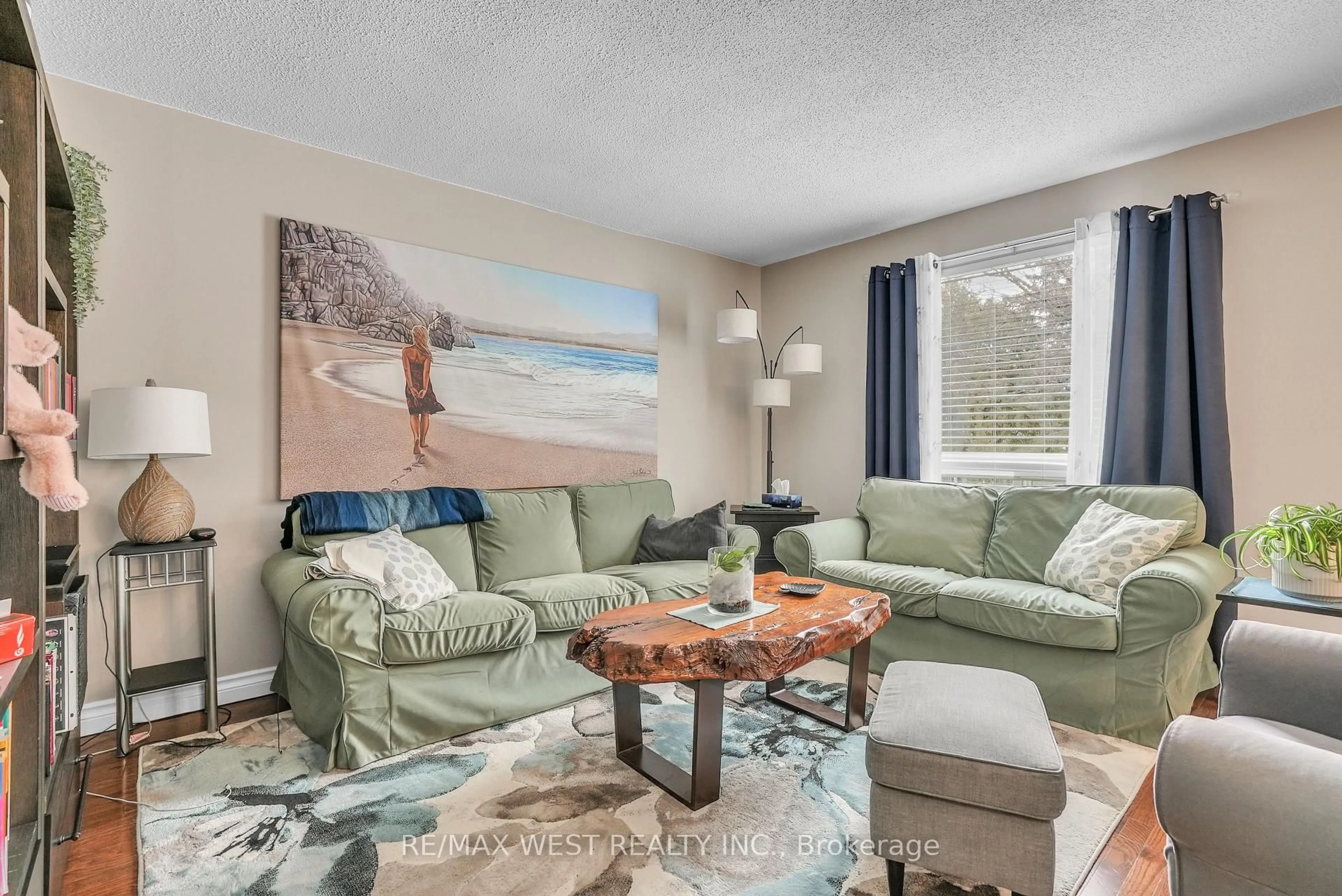 Living room with furniture, unknown for 172 Queen St, New Tecumseth Ontario L9R 1K2