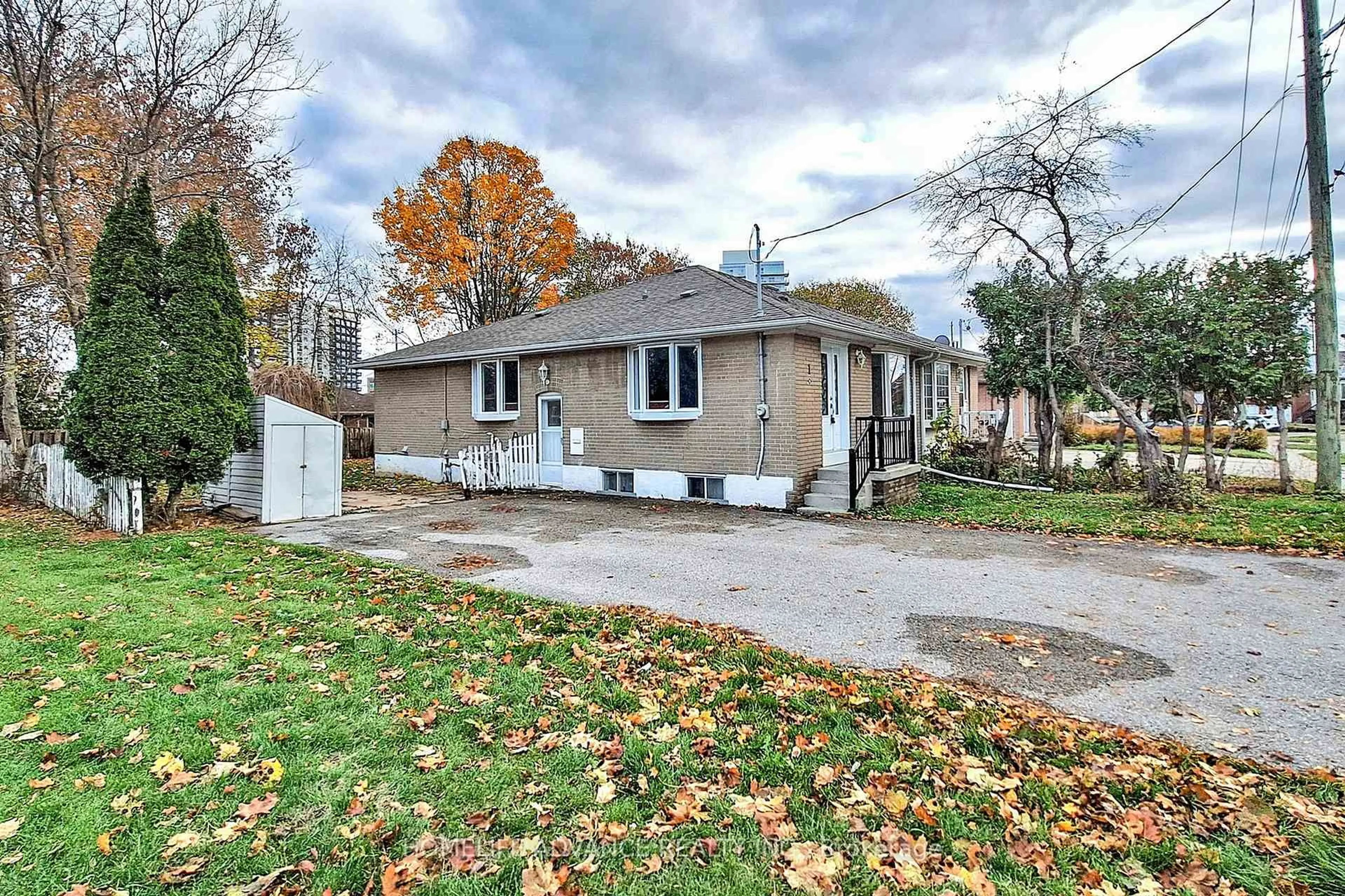 Unknown for 1 Walter Ave, Newmarket Ontario L3Y 2T2