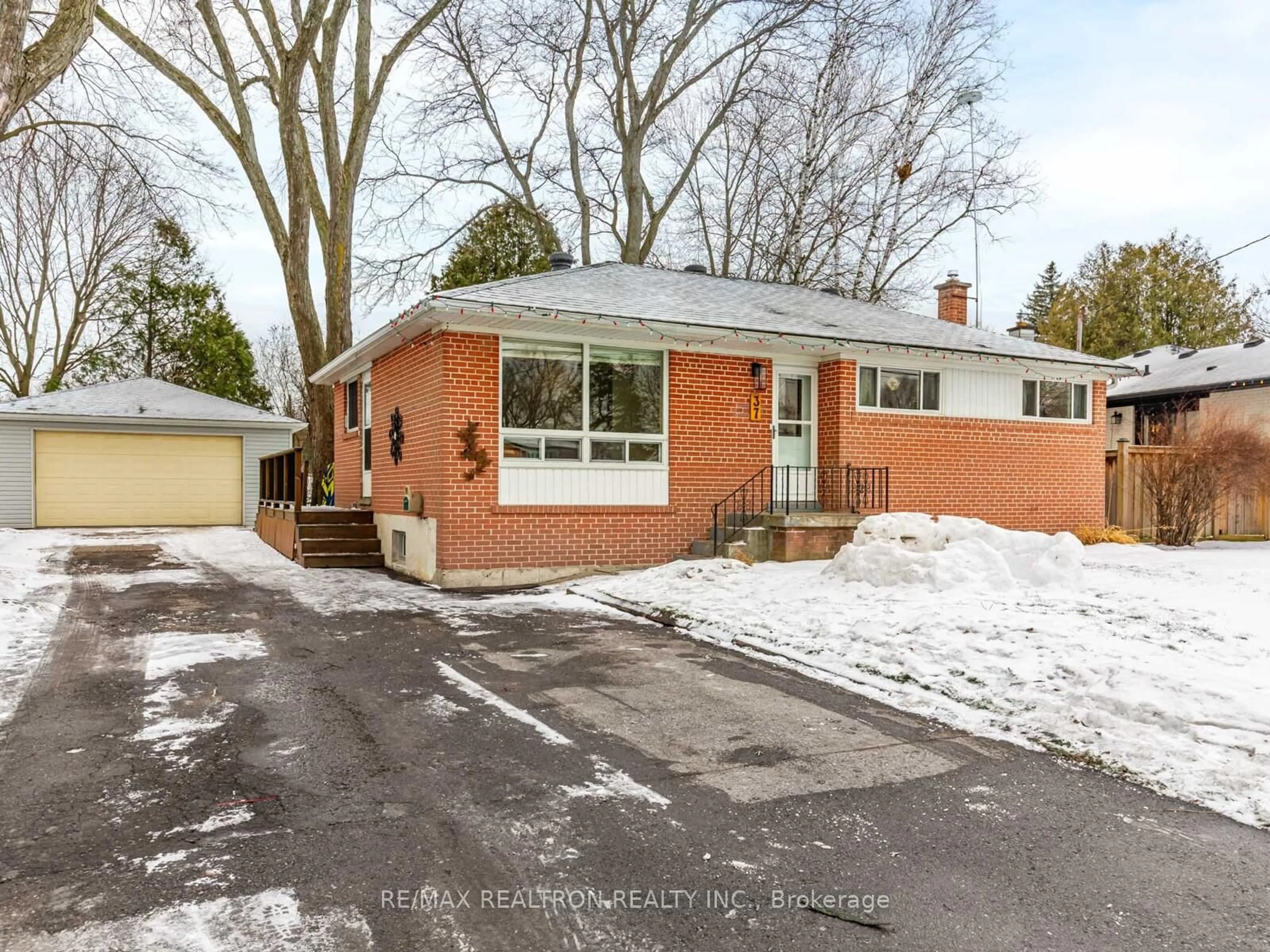 Home with brick exterior material, street for 37 Glass Dr, Aurora Ontario L4G 2E6