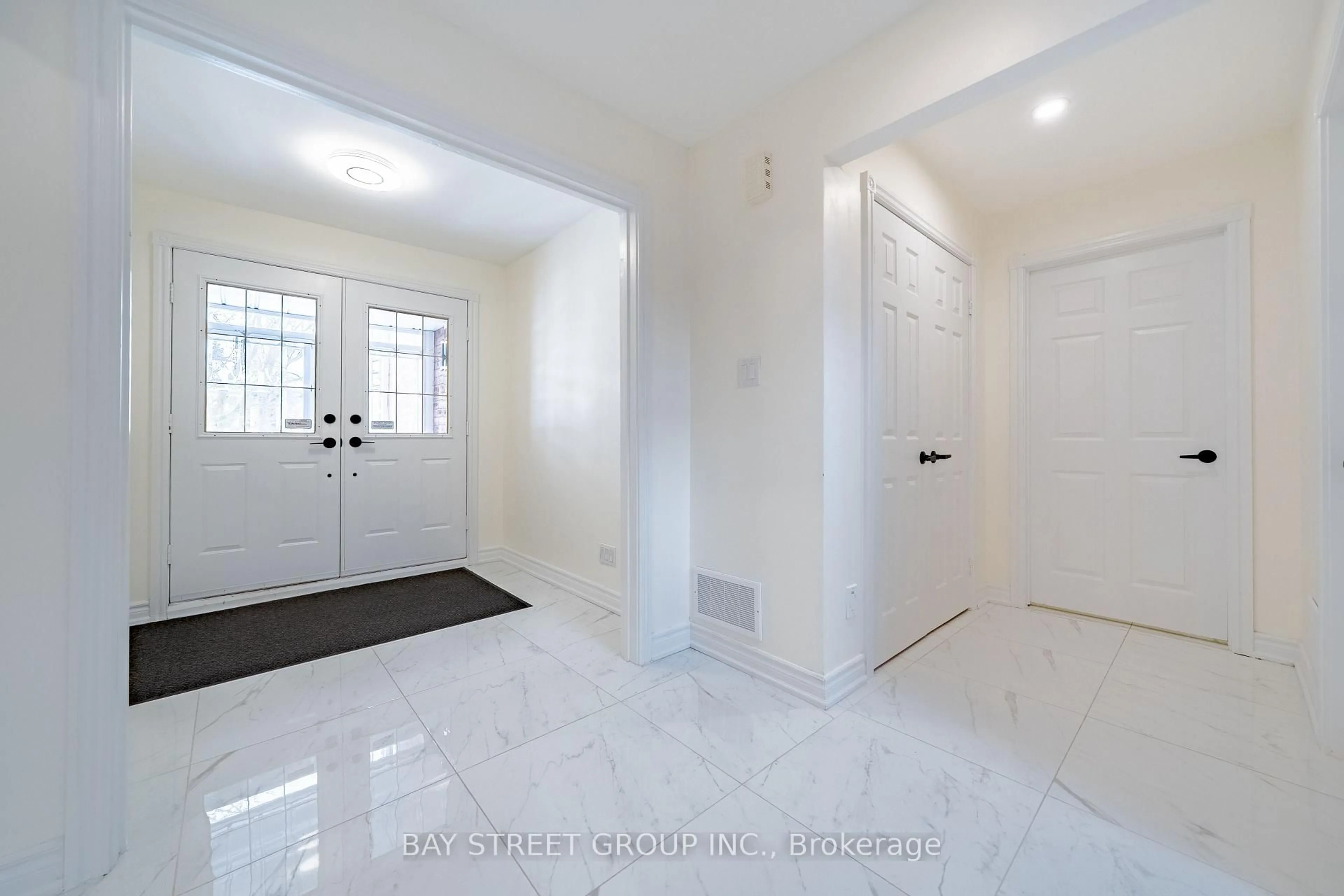 Indoor entryway for 44 Hollingham Rd, Markham Ontario L3R 7X4