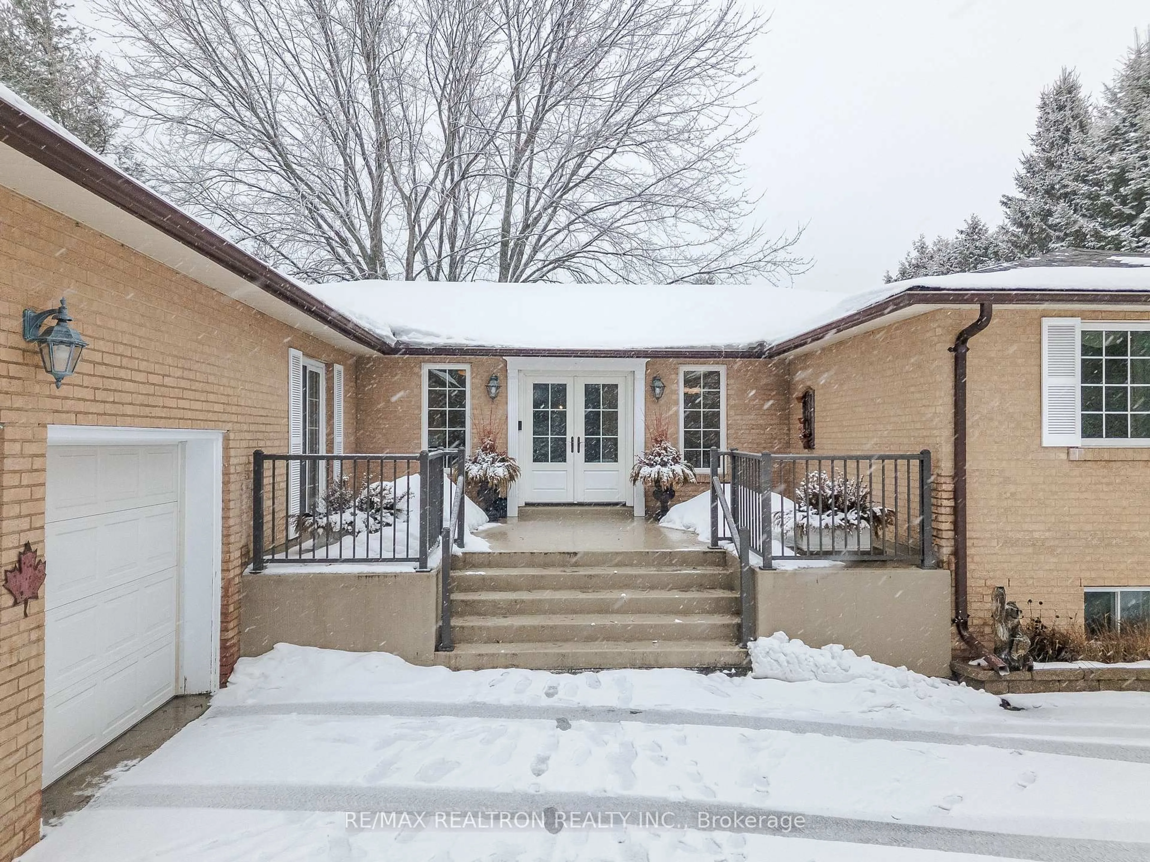 Unknown for 240 Webb Rd, Uxbridge Ontario L4A 7X4