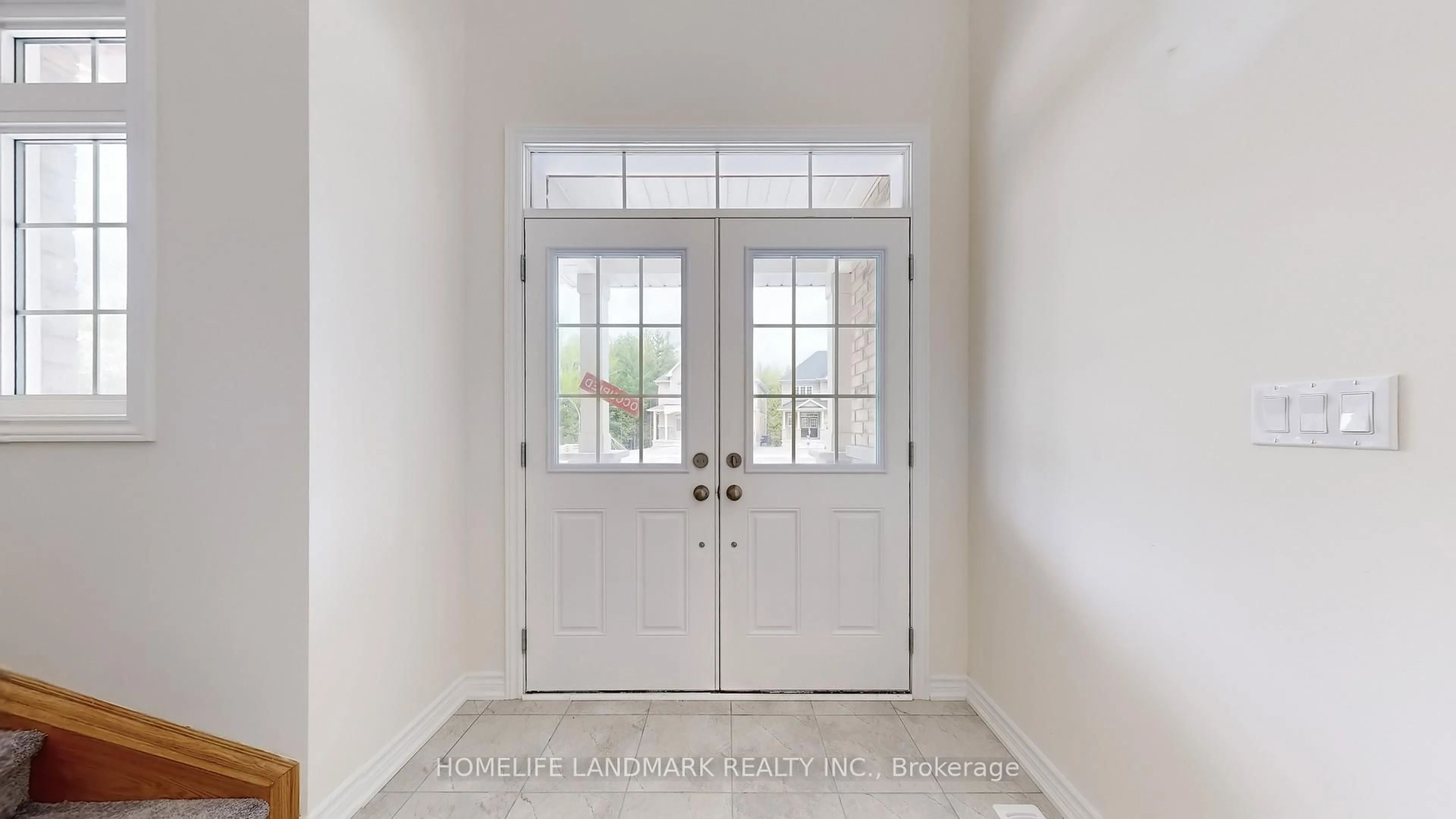 Indoor entryway for 119 Hawkins St, Georgina Ontario L0E 1R0