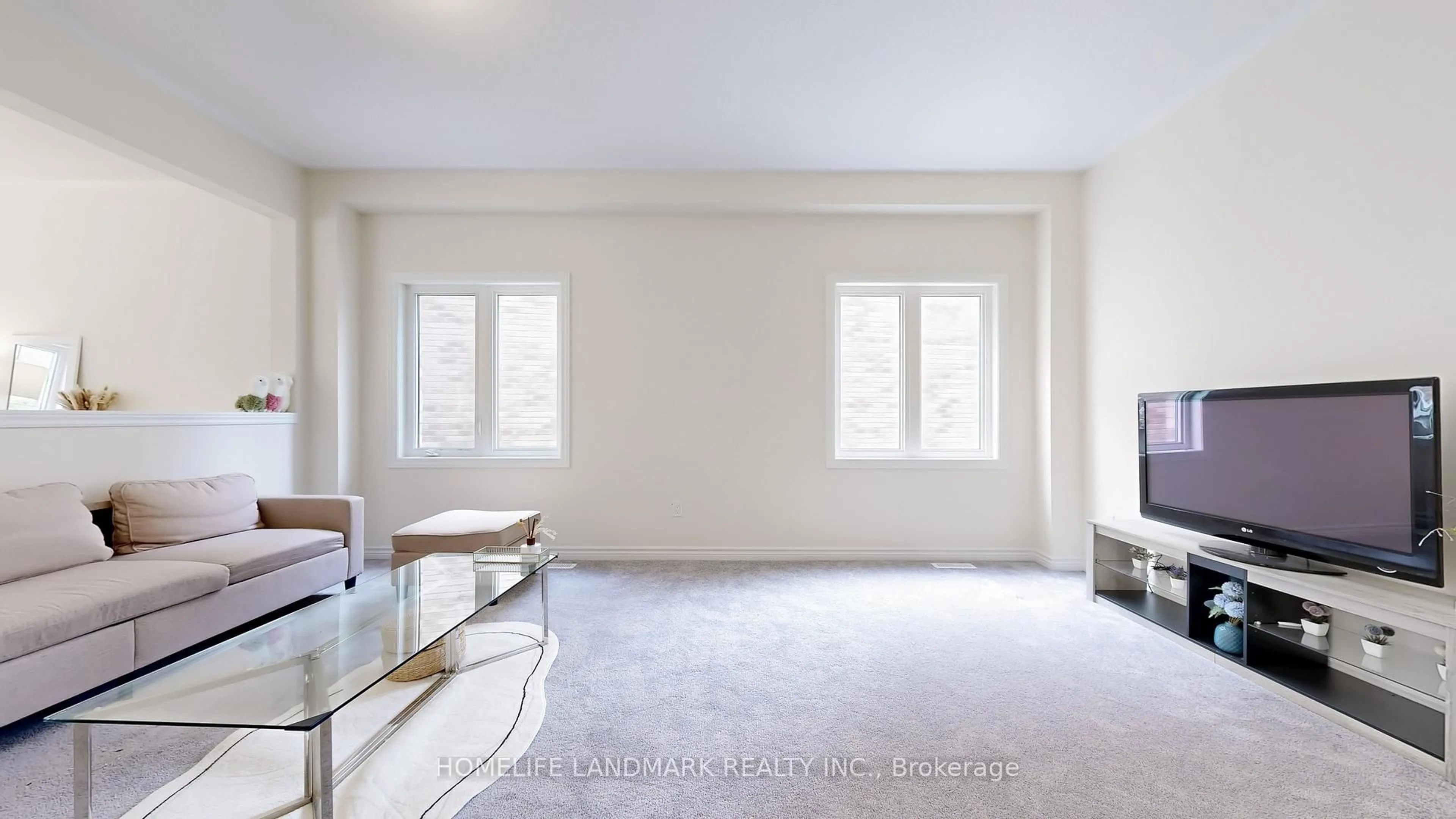 A pic of a room for 119 Hawkins St, Georgina Ontario L0E 1R0