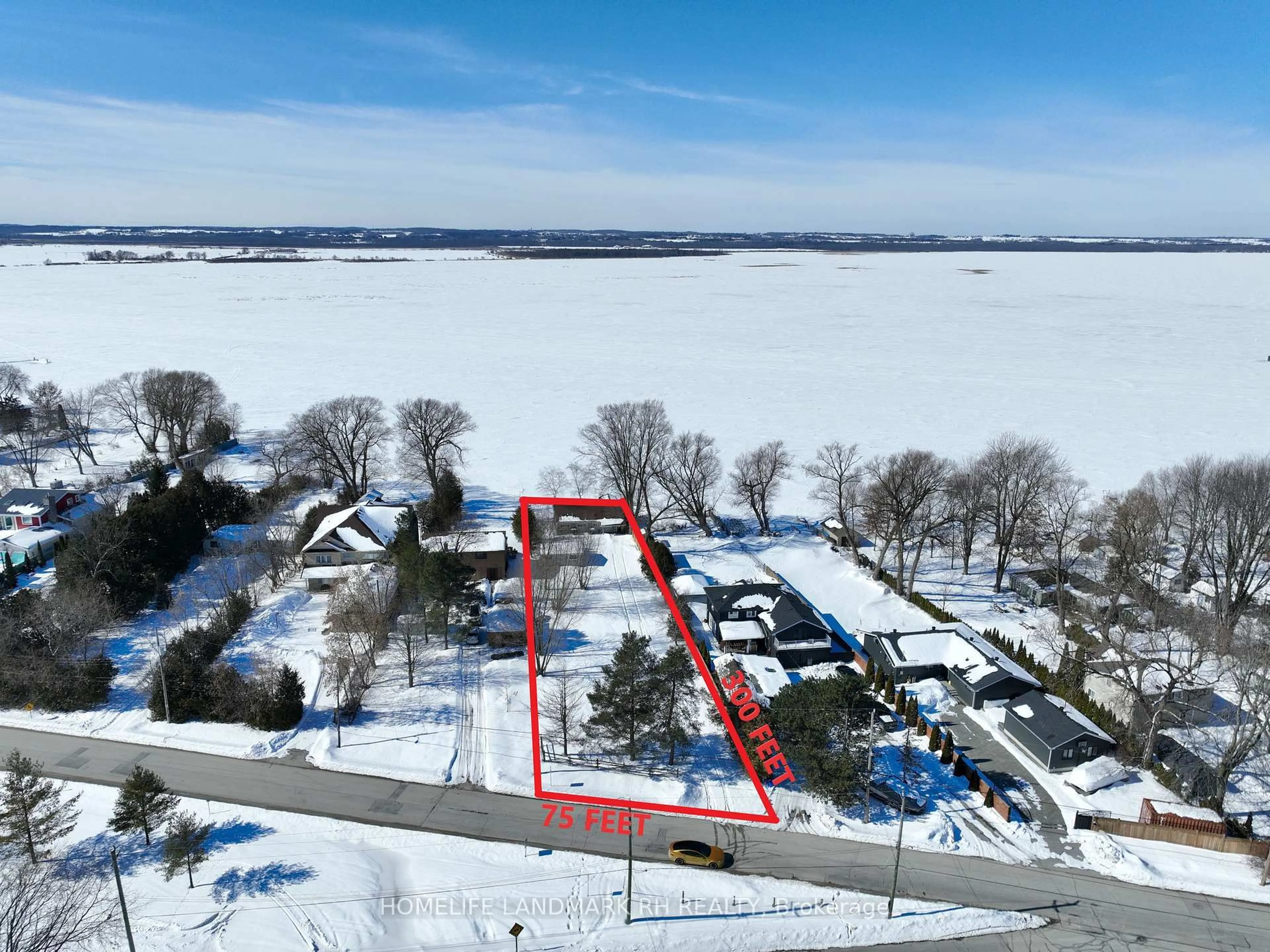 A pic from outside/outdoor area/front of a property/back of a property/a pic from drone, water/lake/river/ocean view for 586 Lake Dr, Georgina Ontario L4P 1T3