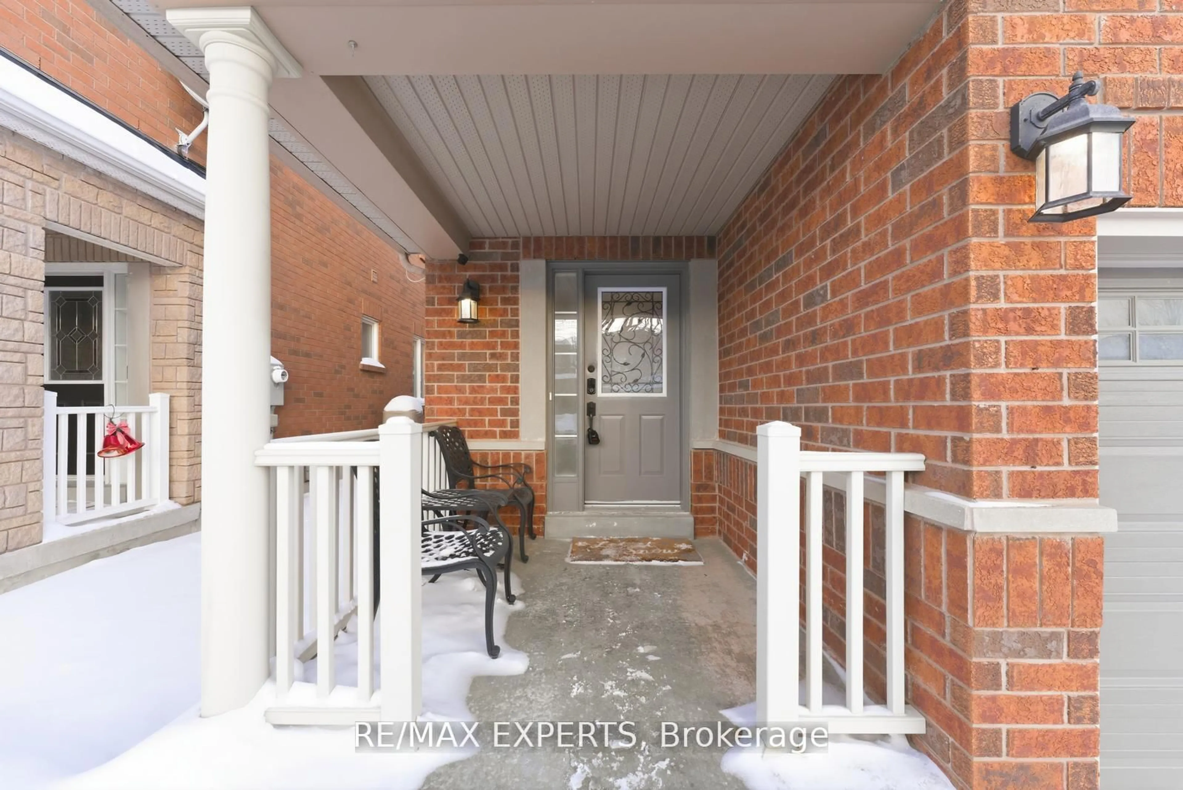Indoor entryway for 75 Delattaye Ave, Aurora Ontario L4G 7T8