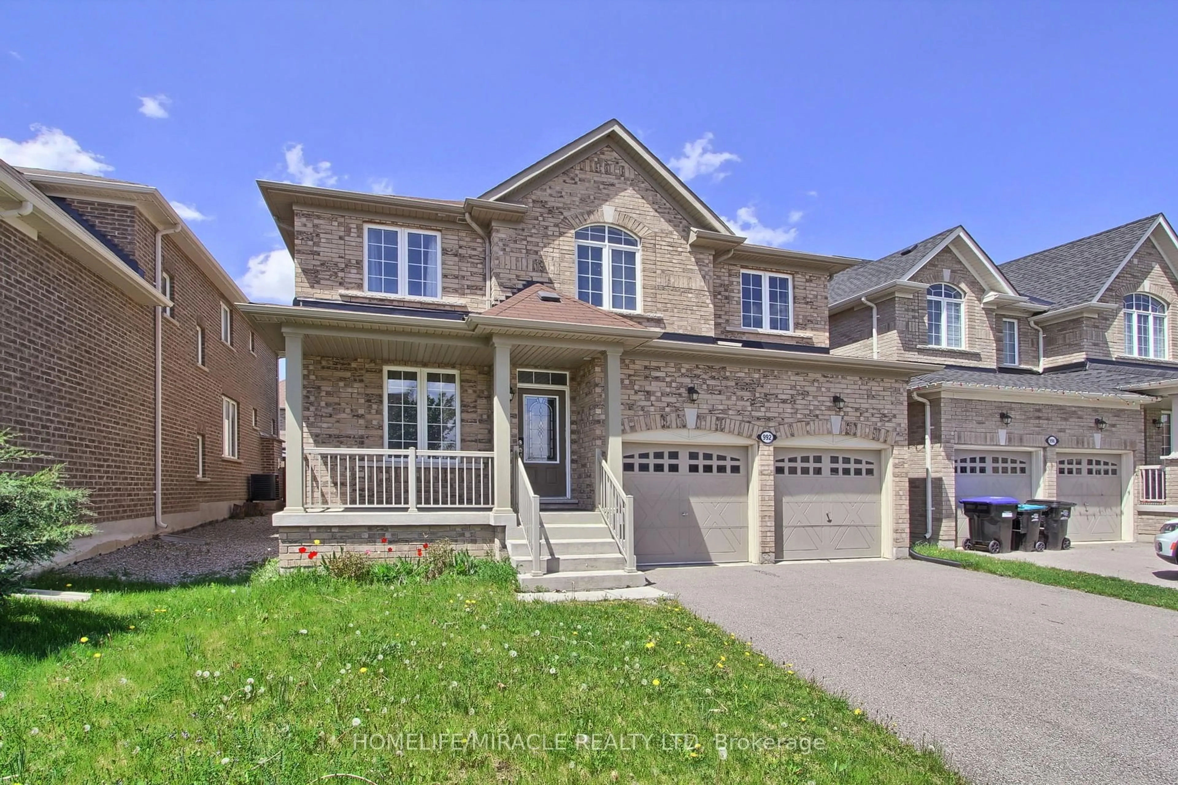 Home with brick exterior material, street for 992 Green St, Innisfil Ontario L0L 1W0