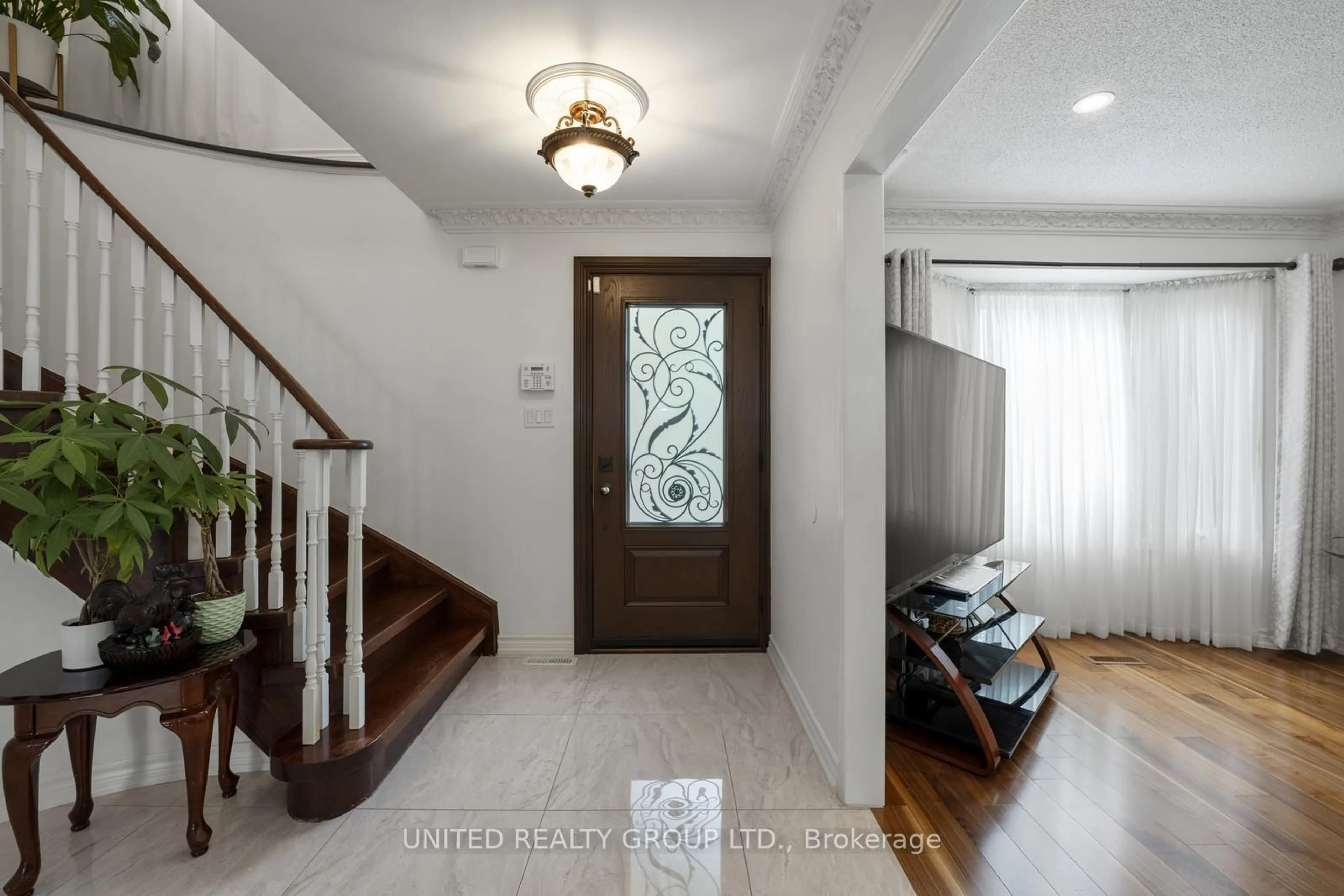Indoor entryway for 127 O'Connor Cres, Richmond Hill Ontario L4C 7R7