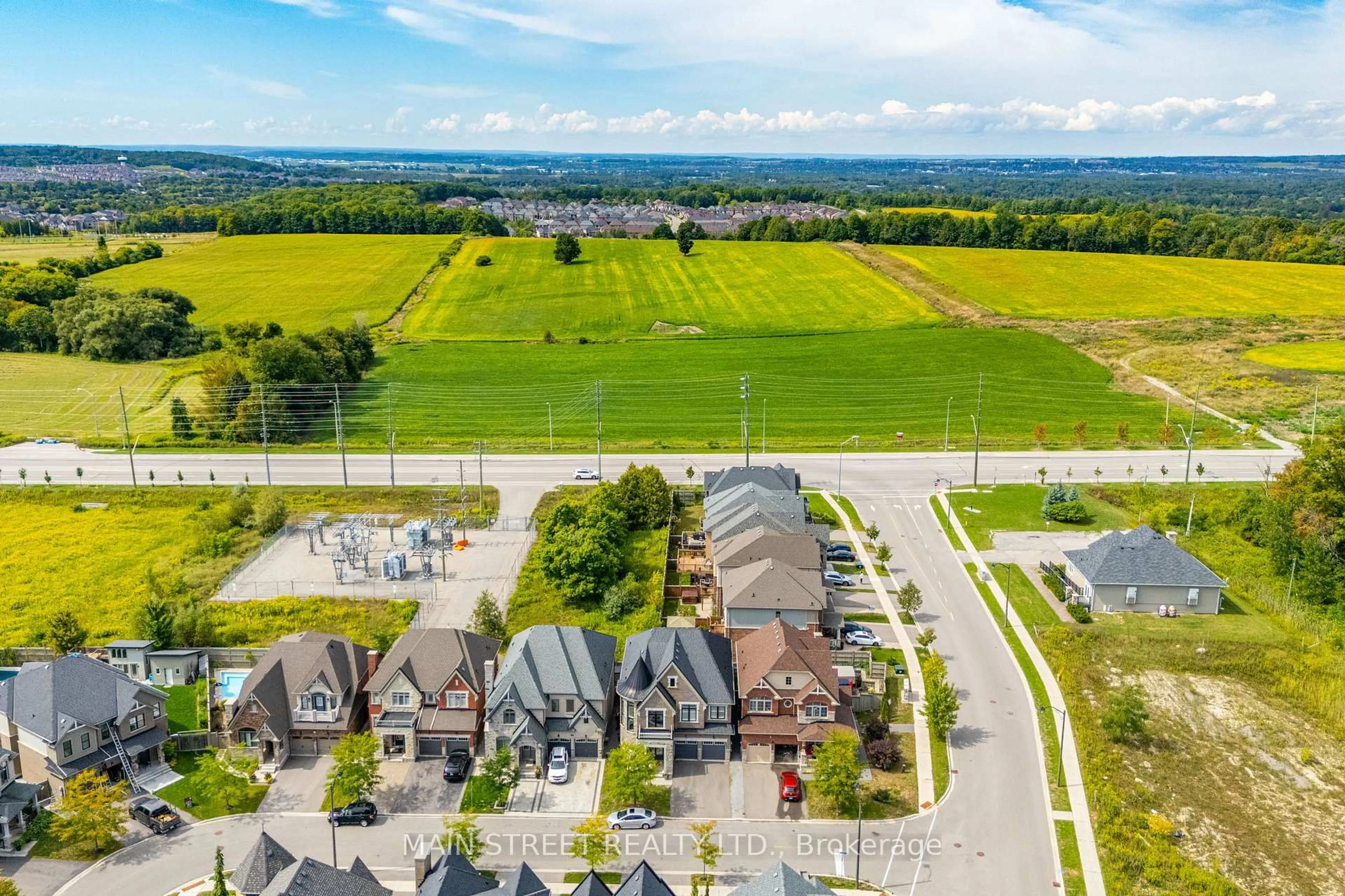 A pic from outside/outdoor area/front of a property/back of a property/a pic from drone, mountain view for 6 Leaden Hall Dr, East Gwillimbury Ontario L0G 1R0
