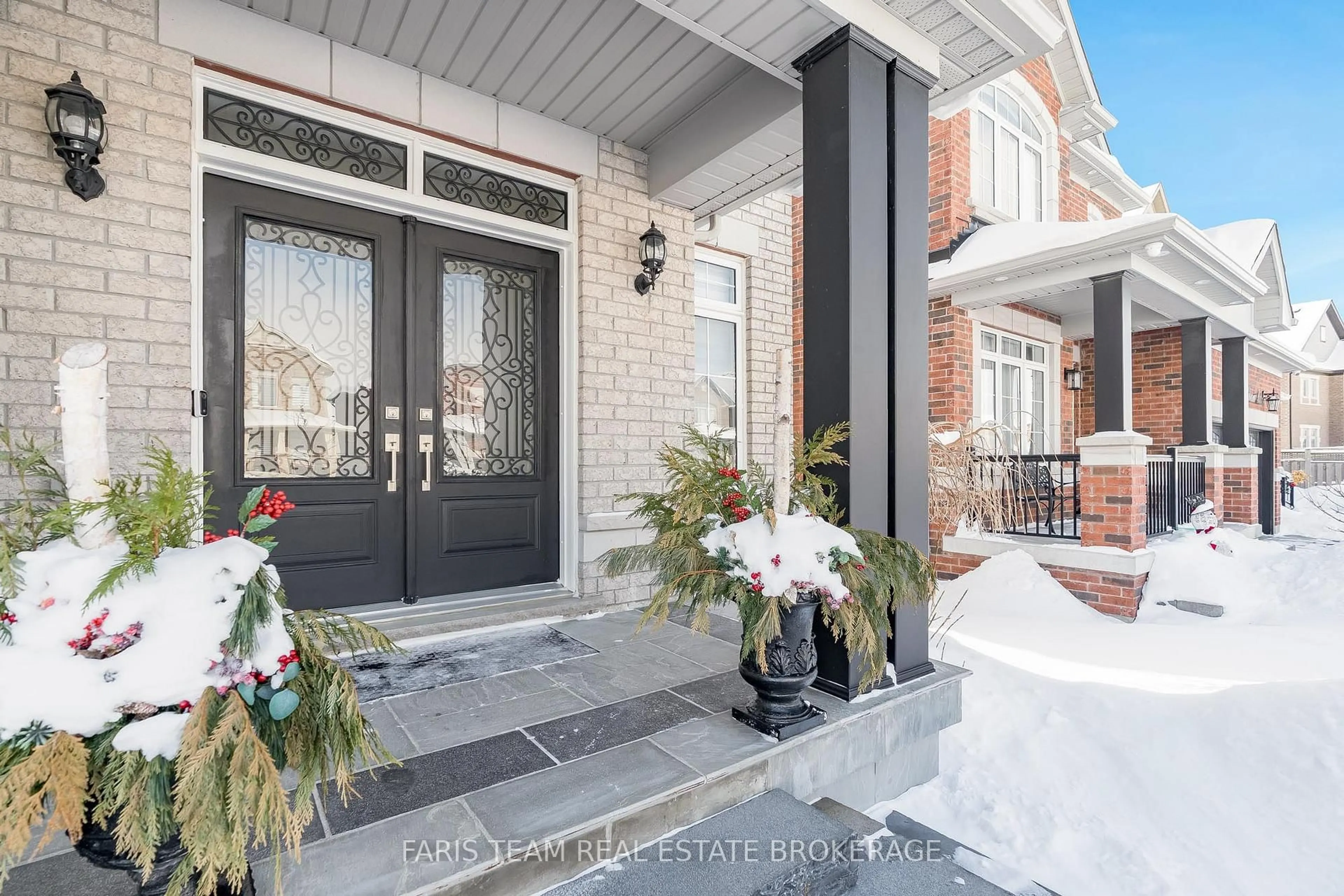 Indoor entryway for 1041 Wickham Rd, Innisfil Ontario L9S 0N5