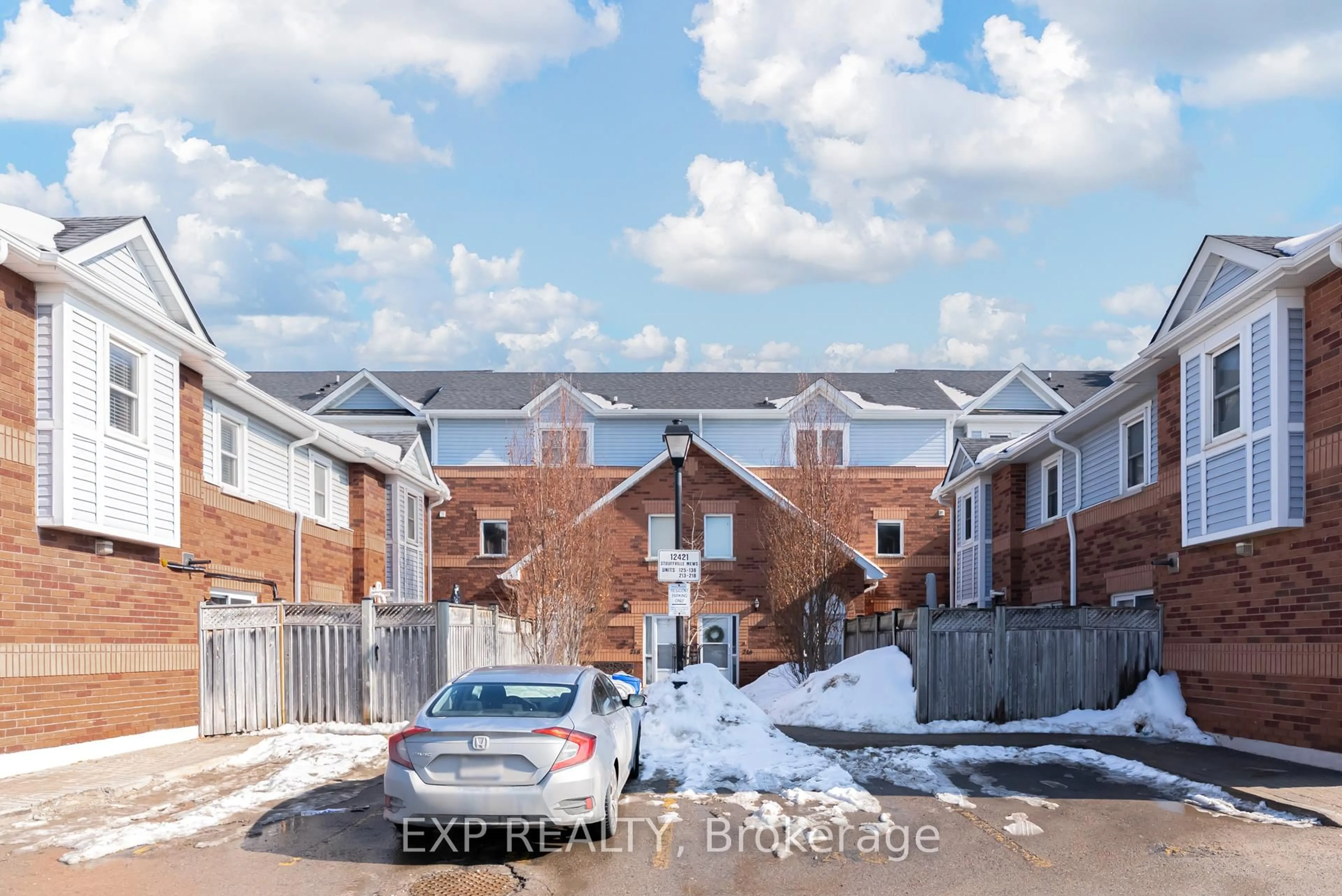A pic from outside/outdoor area/front of a property/back of a property/a pic from drone, street for 12421 Ninth Line #133, Whitchurch-Stouffville Ontario L4A 1J3
