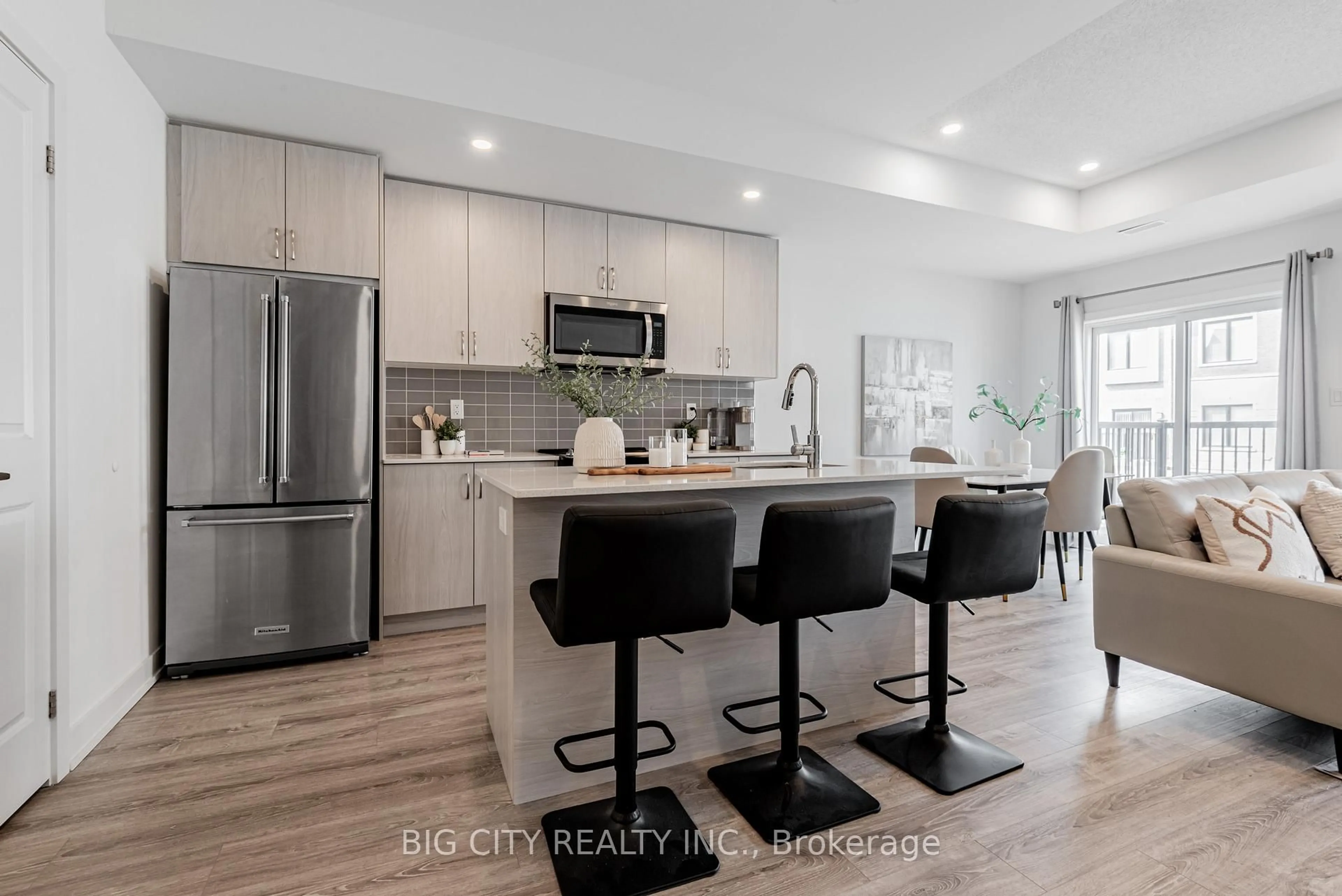 Open concept kitchen, unknown for 27 Canton Lane, Whitchurch-Stouffville Ontario L4A 4W8