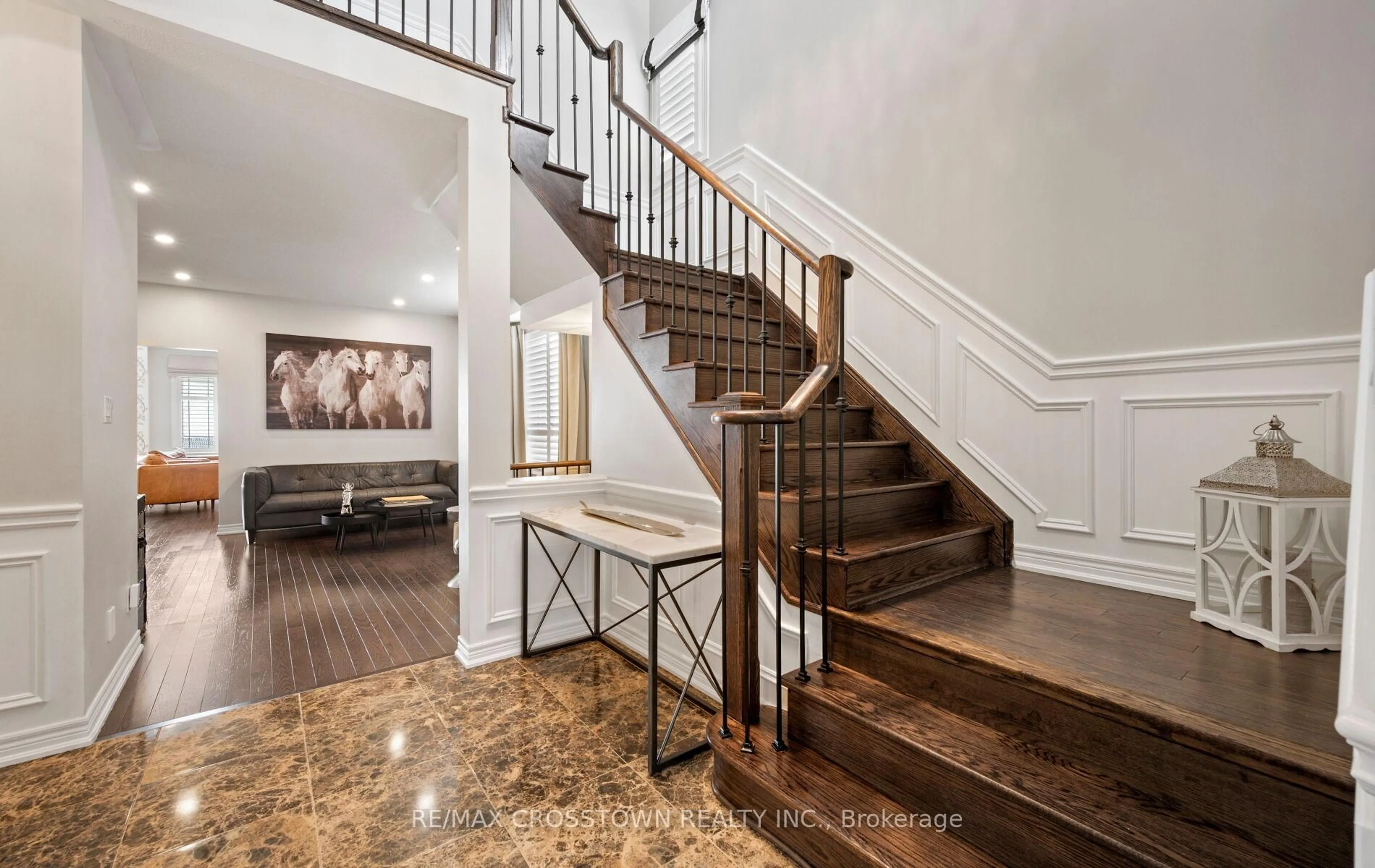 Stairs for 46 Pierce Pl, New Tecumseth Ontario L0G 1W0