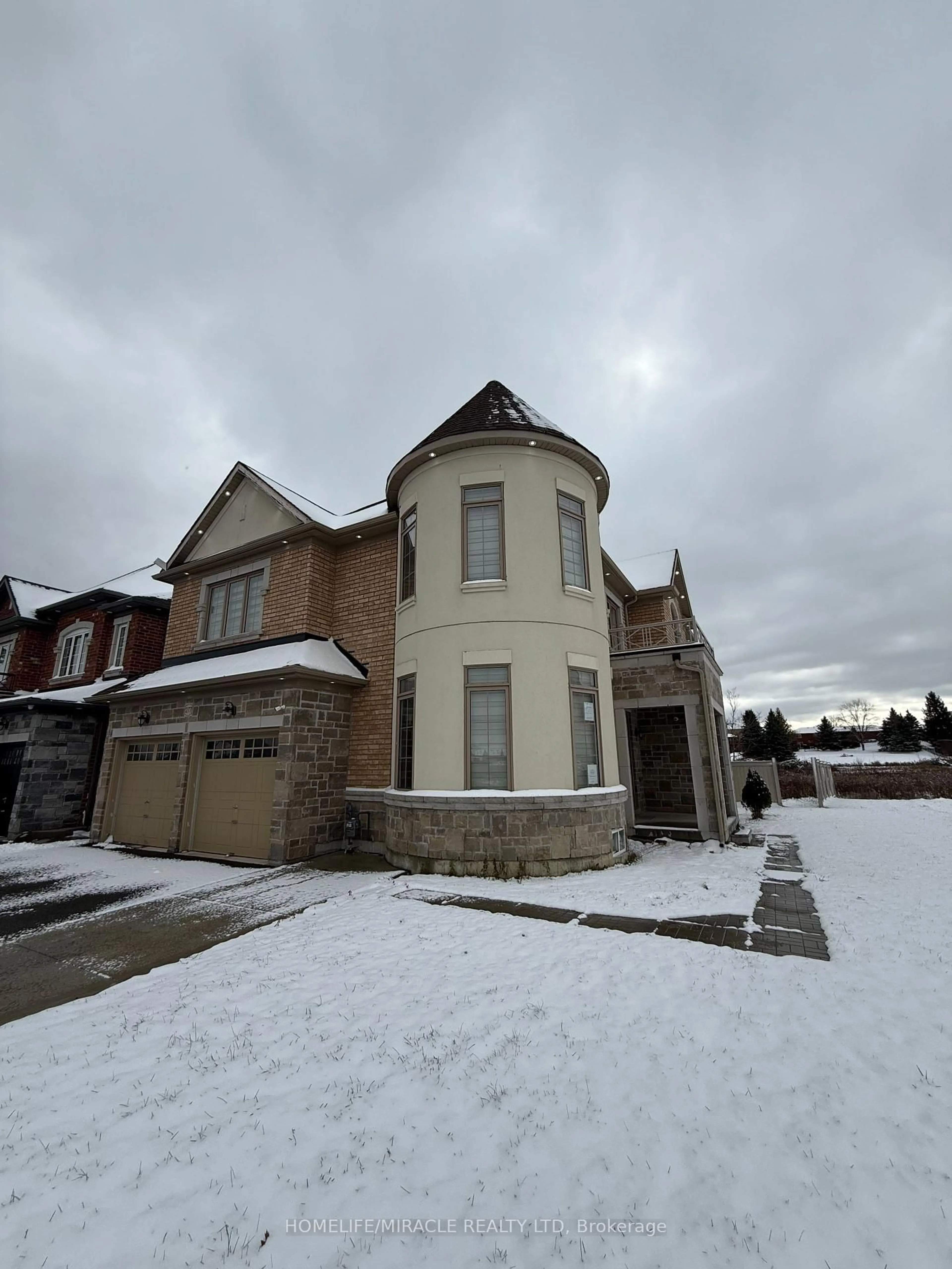Home with brick exterior material, street for 277 Gibson Circ, Bradford West Gwillimbury Ontario L3Z 0X2