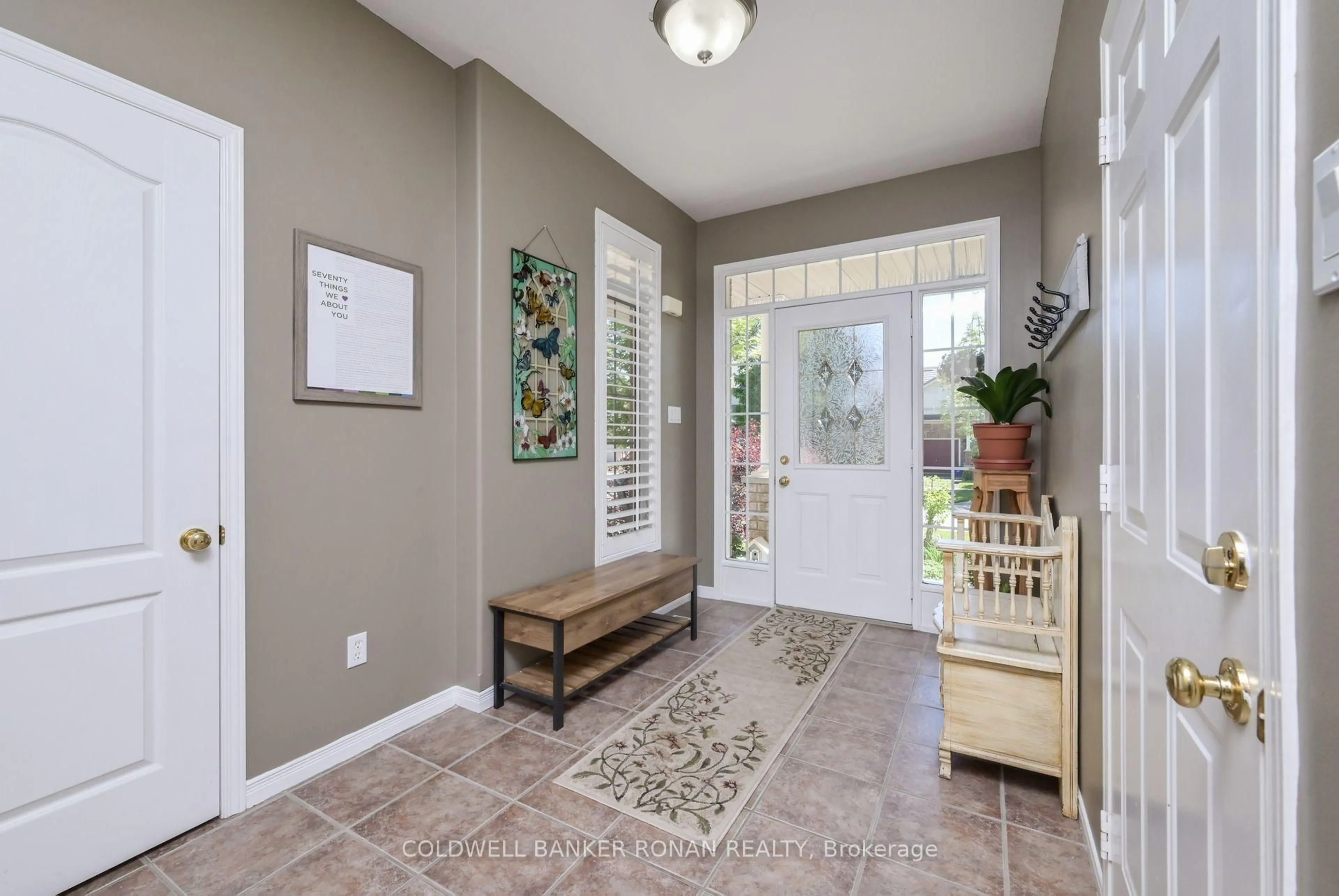 Indoor entryway for 22 Chantler Rd, New Tecumseth Ontario L9R 2E1