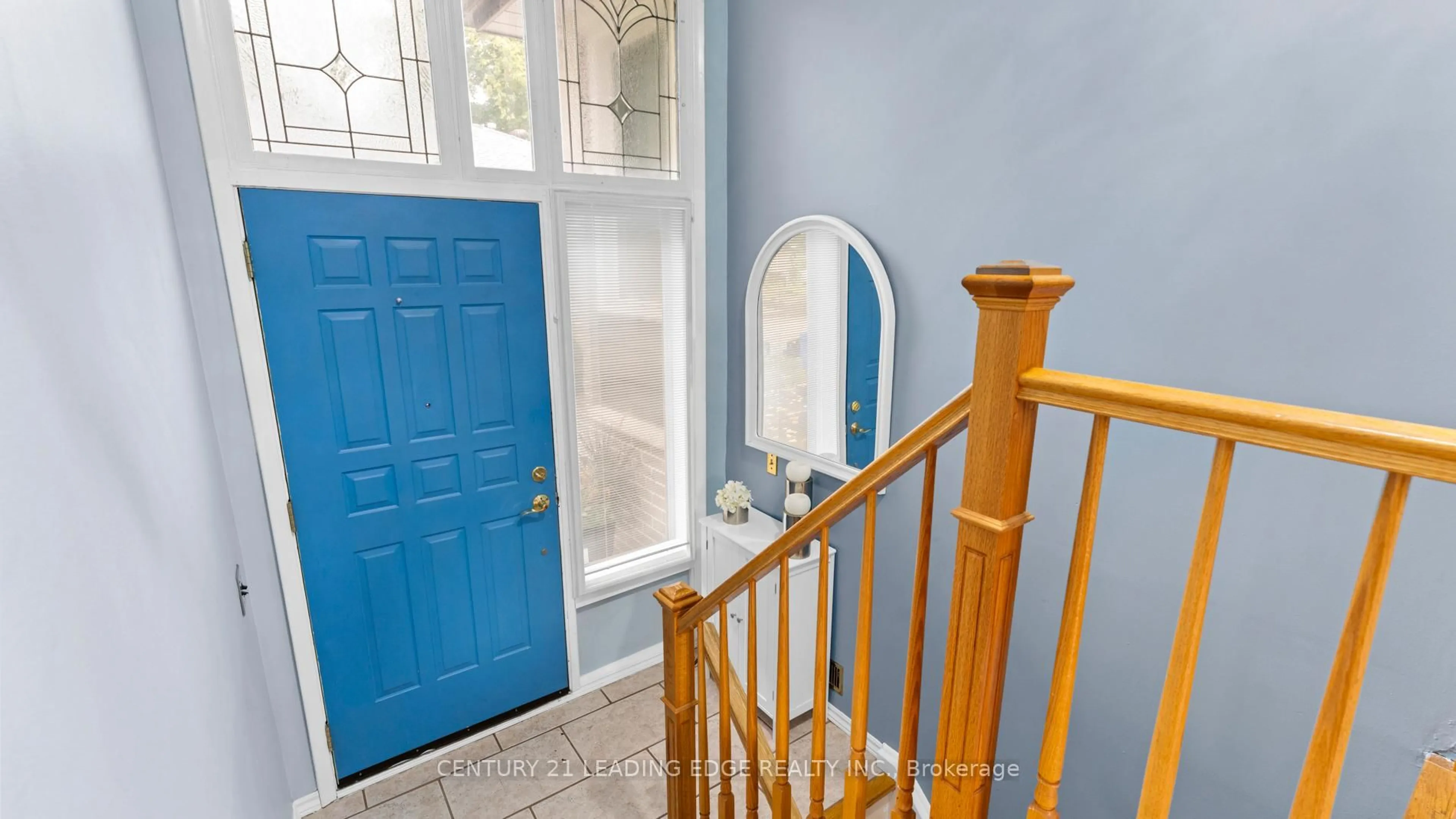 Indoor entryway for 398 Allgood St, Richmond Hill Ontario L4C 2Z2
