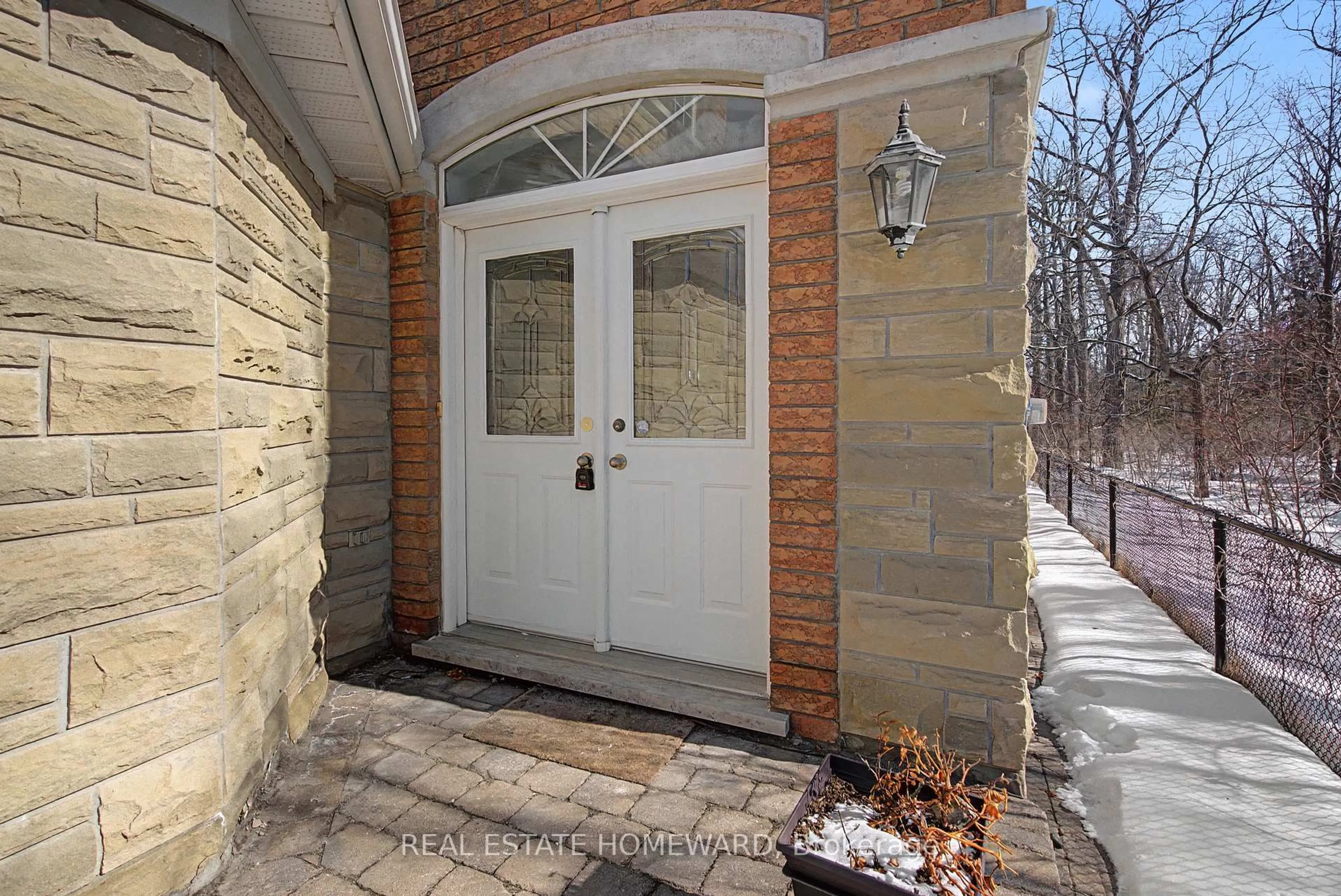 Indoor entryway for 173 Forestwood St, Richmond Hill Ontario L4S 1Y3