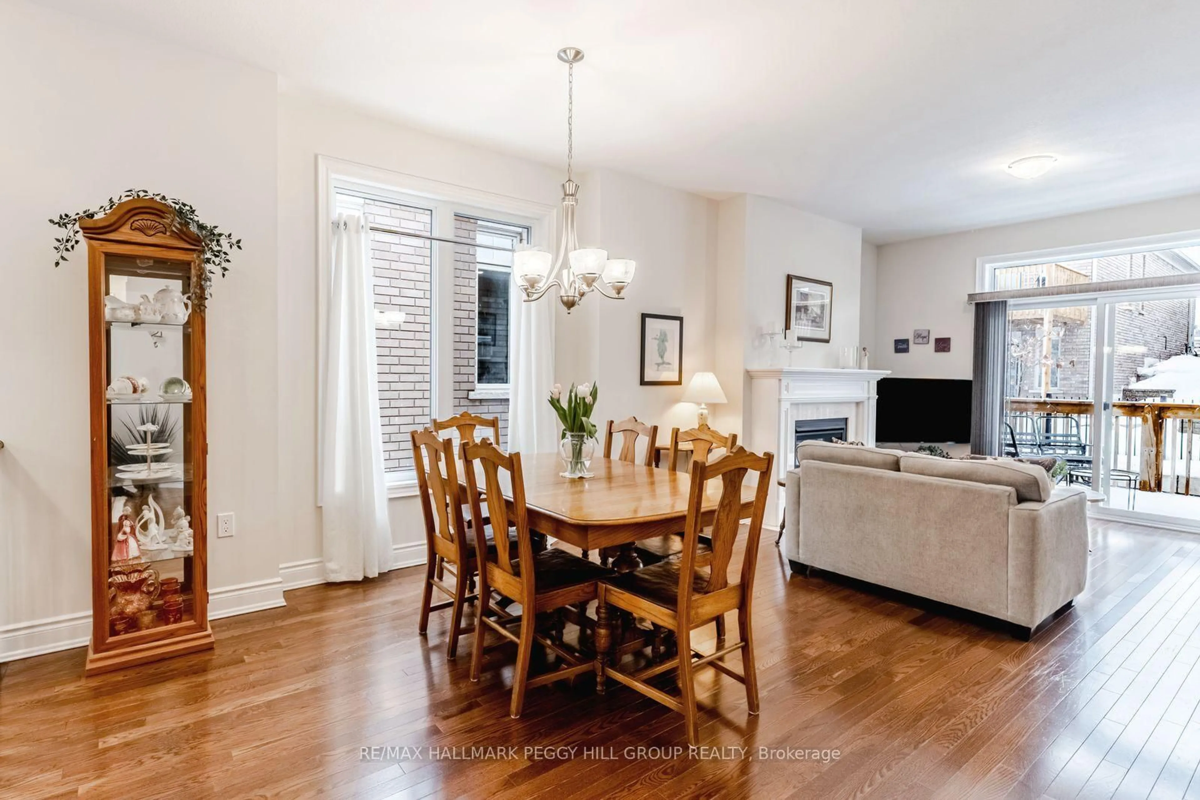 Dining room, wood/laminate floor for 15 Assunta Garden, New Tecumseth Ontario L9R 0V2