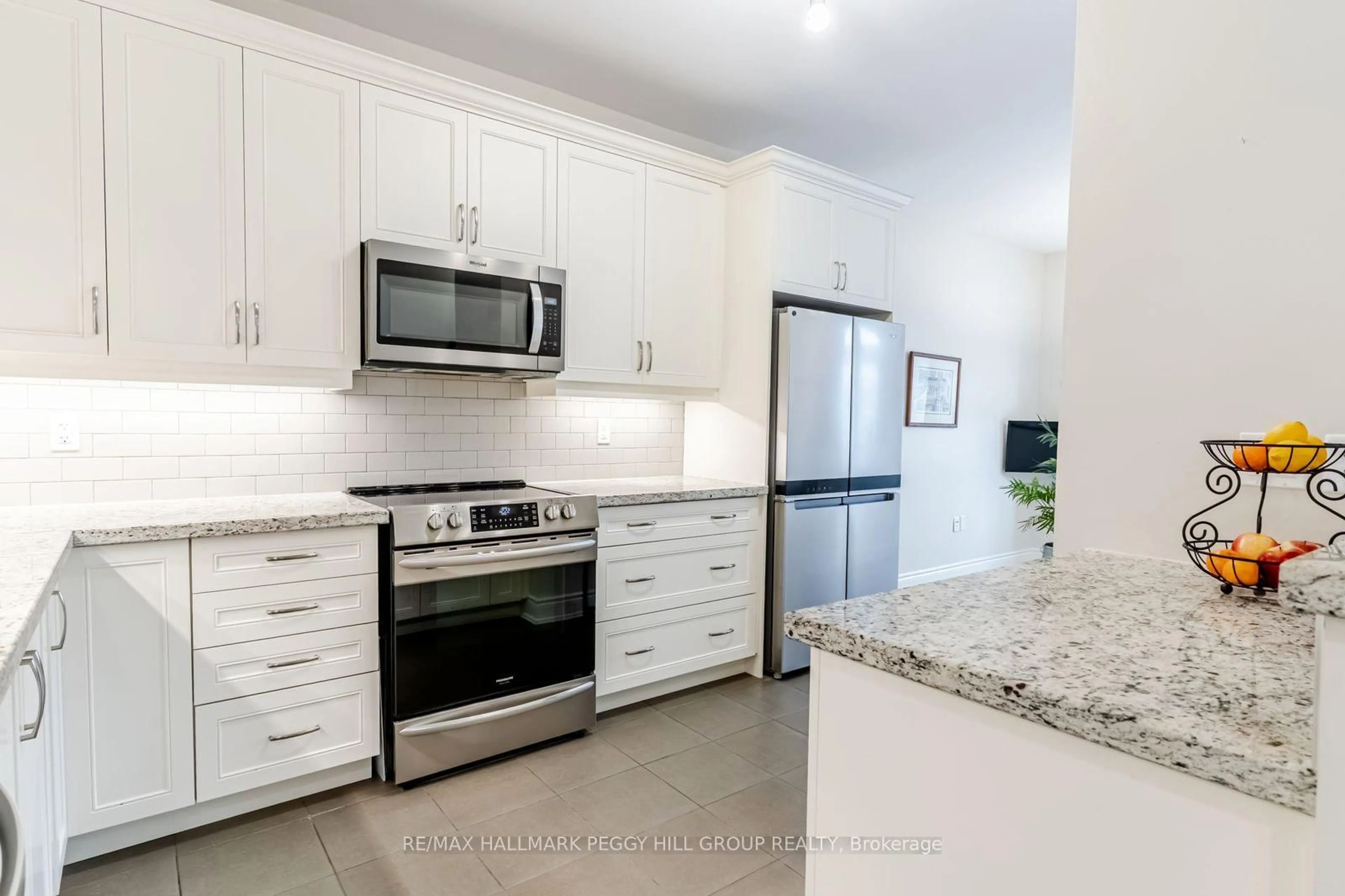 Open concept kitchen, ceramic/tile floor for 15 Assunta Garden, New Tecumseth Ontario L9R 0V2