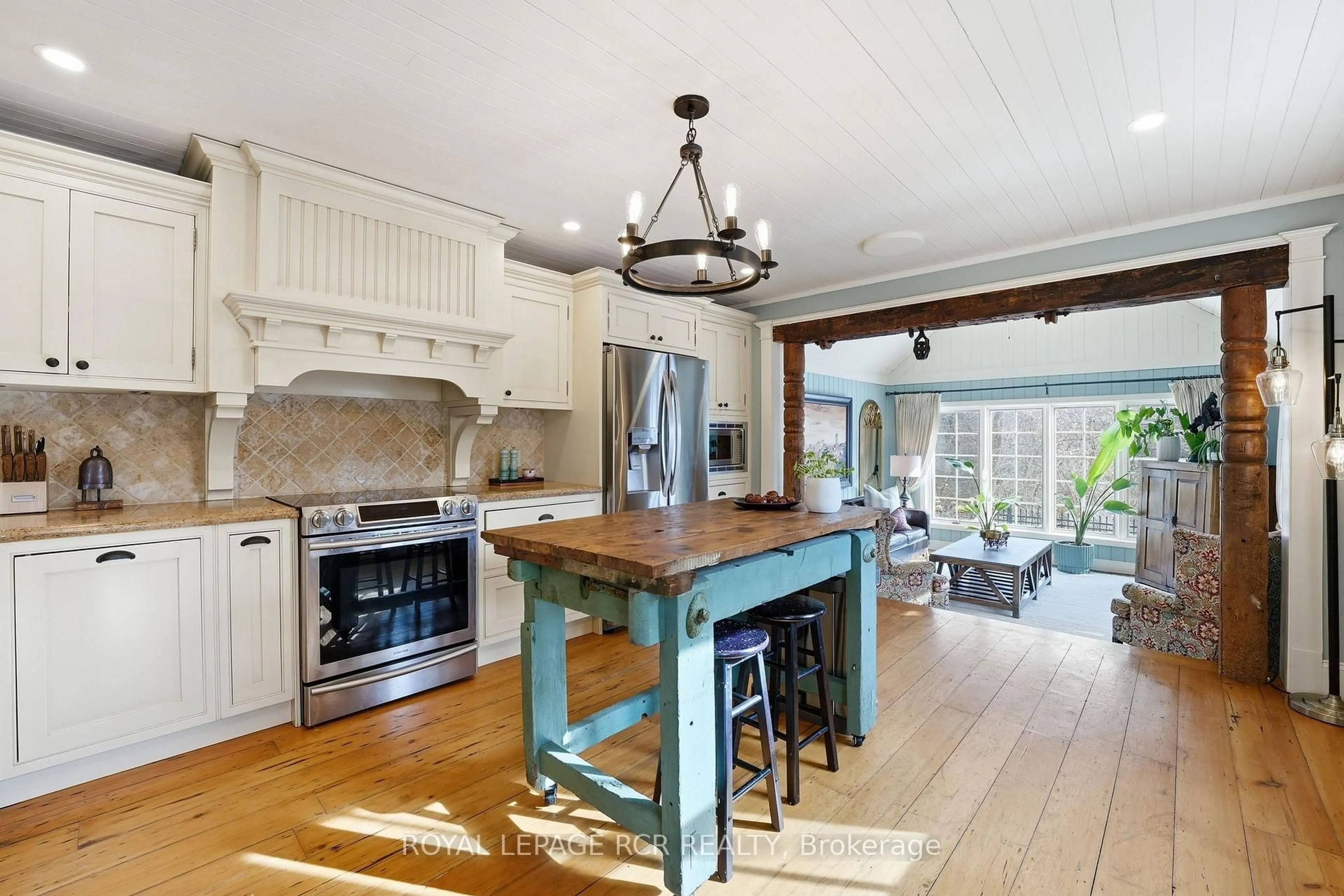 Open concept kitchen, unknown for 435 Kettleby Rd, King Ontario L7B 0C9