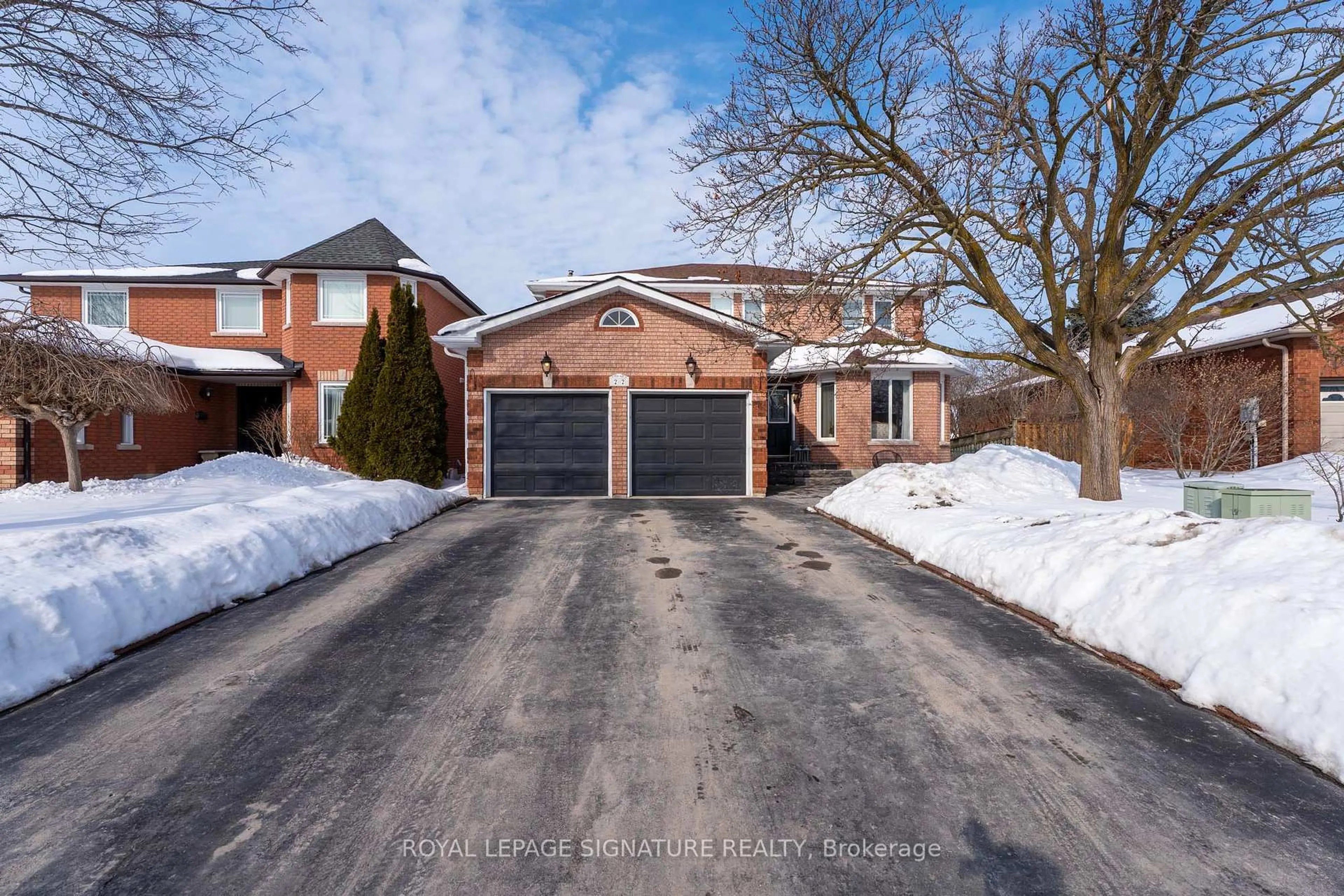 Home with brick exterior material, street for 22 Stoddart Crt, Bradford West Gwillimbury Ontario L3Z 2X8