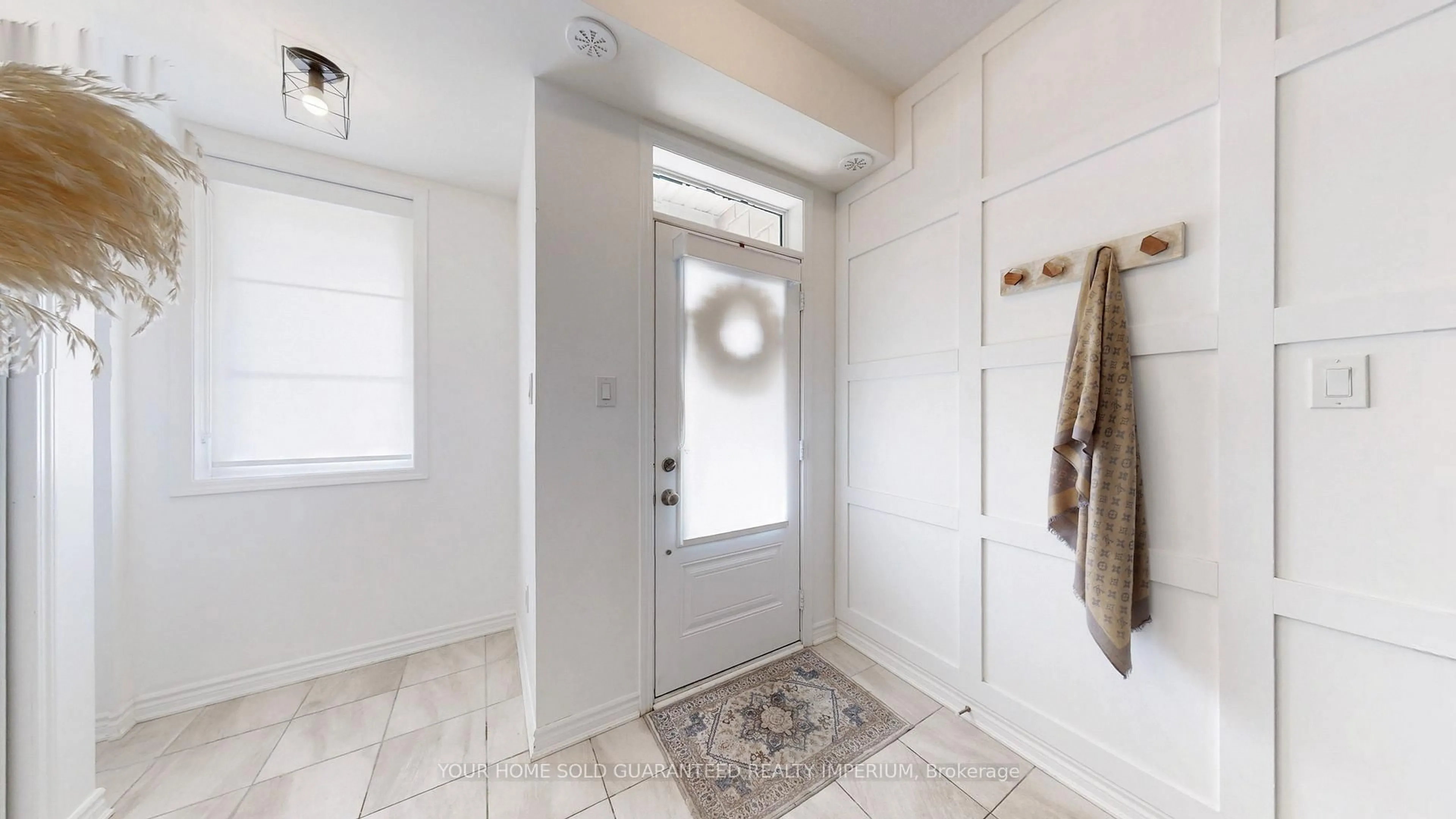 Indoor entryway for 382 Arthur Bonner Ave, Markham Ontario L6B 1N2