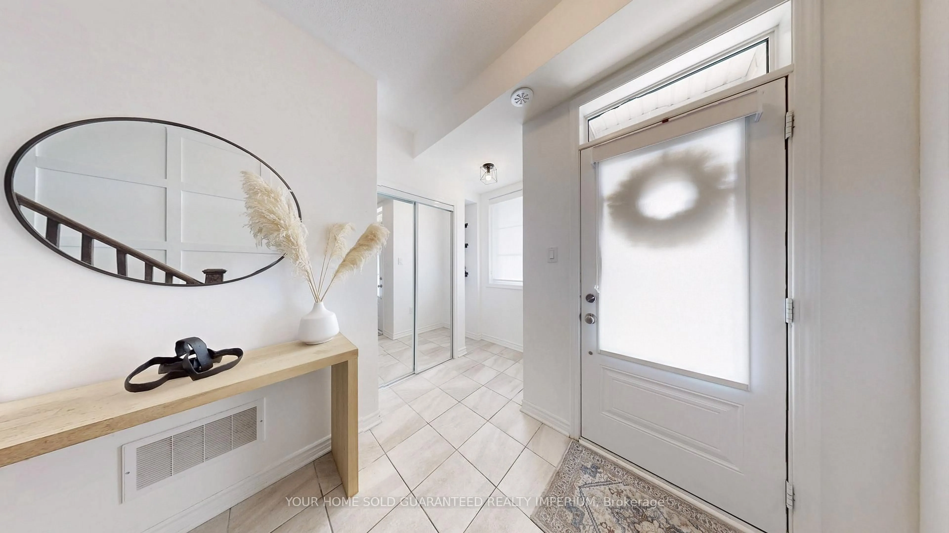 Indoor entryway for 382 Arthur Bonner Ave, Markham Ontario L6B 1N2