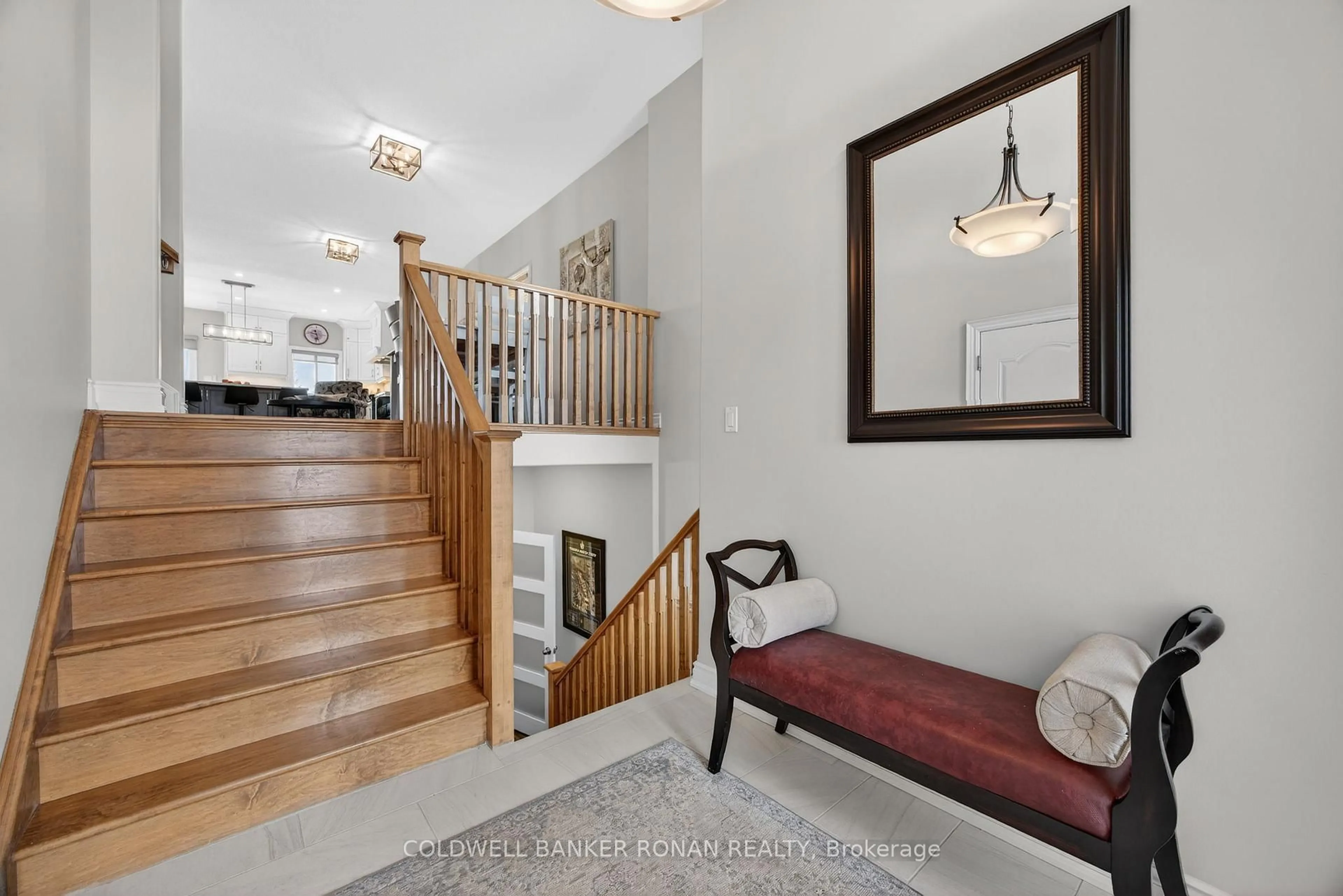 Indoor entryway for 126 Gray Ave, New Tecumseth Ontario L9R 0G4