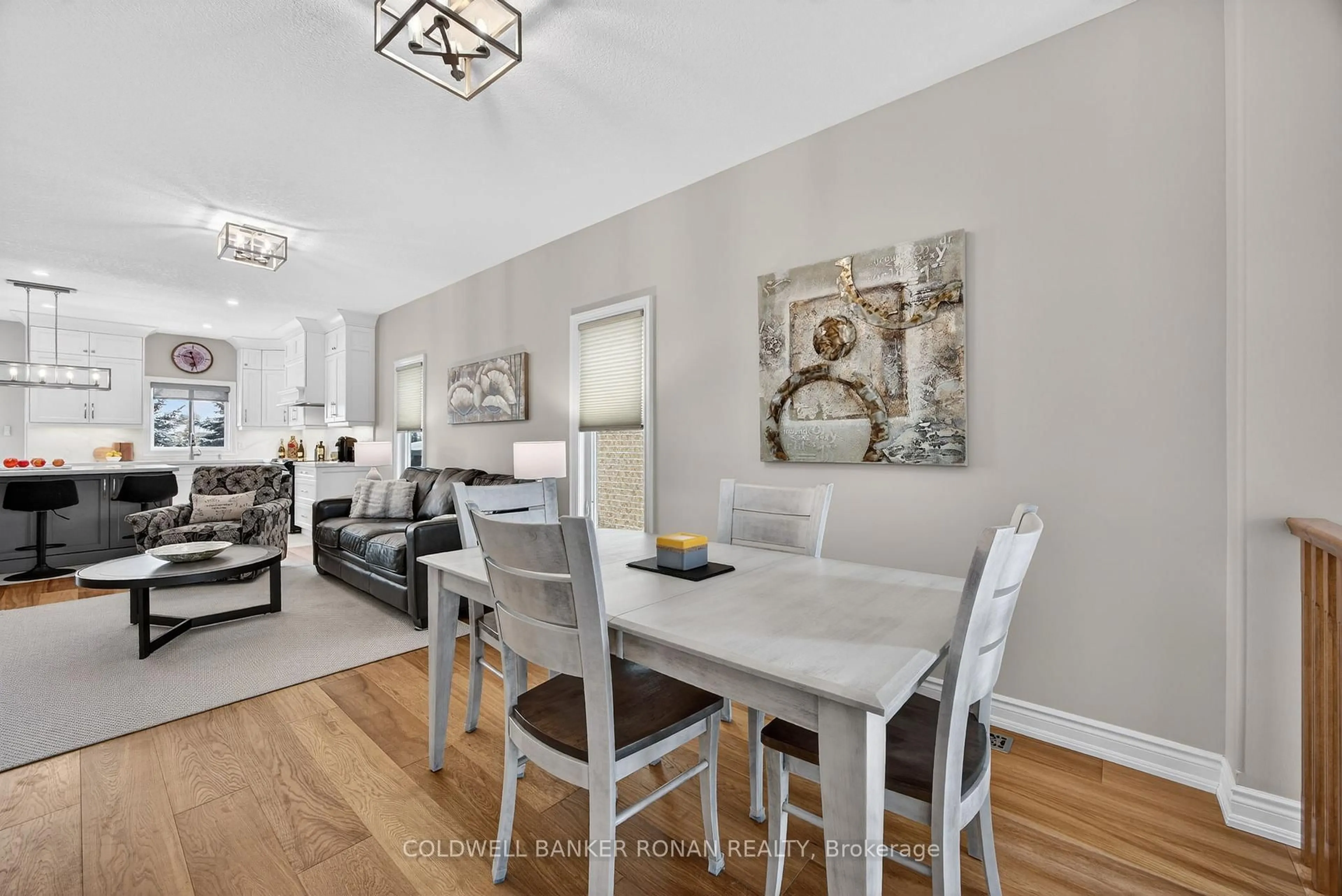 Dining room, unknown for 126 Gray Ave, New Tecumseth Ontario L9R 0G4