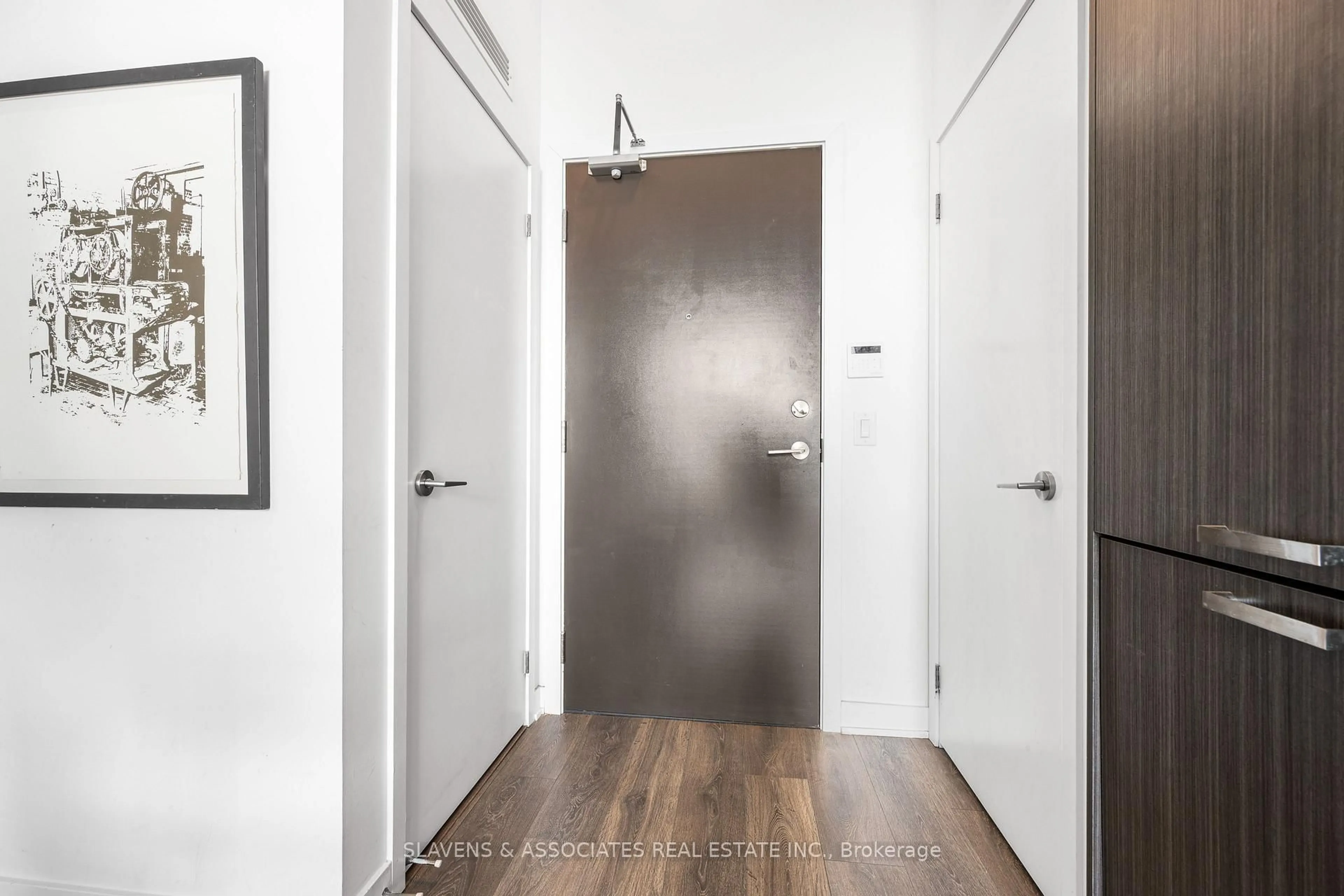 Indoor entryway for 60 Honeycrisp Cres #223, Vaughan Ontario L4K 0N5