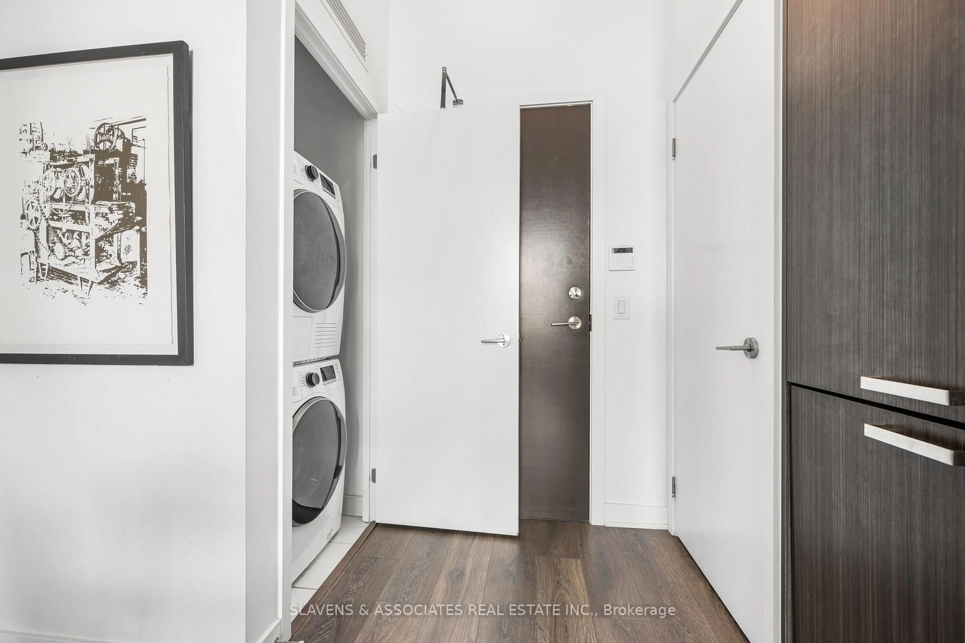 Laundry room for 60 Honeycrisp Cres #223, Vaughan Ontario L4K 0N5