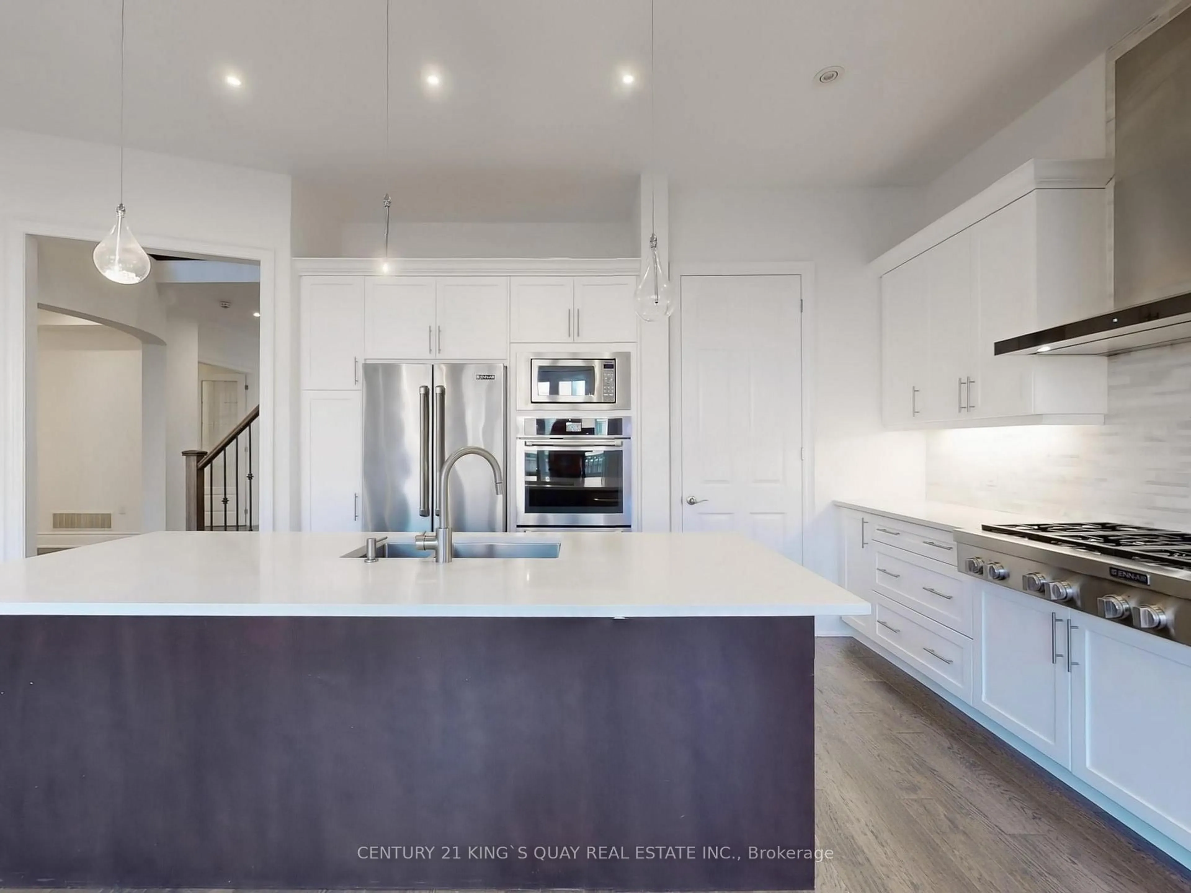 Contemporary kitchen, unknown for 41 Torrey Pines Rd, Vaughan Ontario L4H 3X9