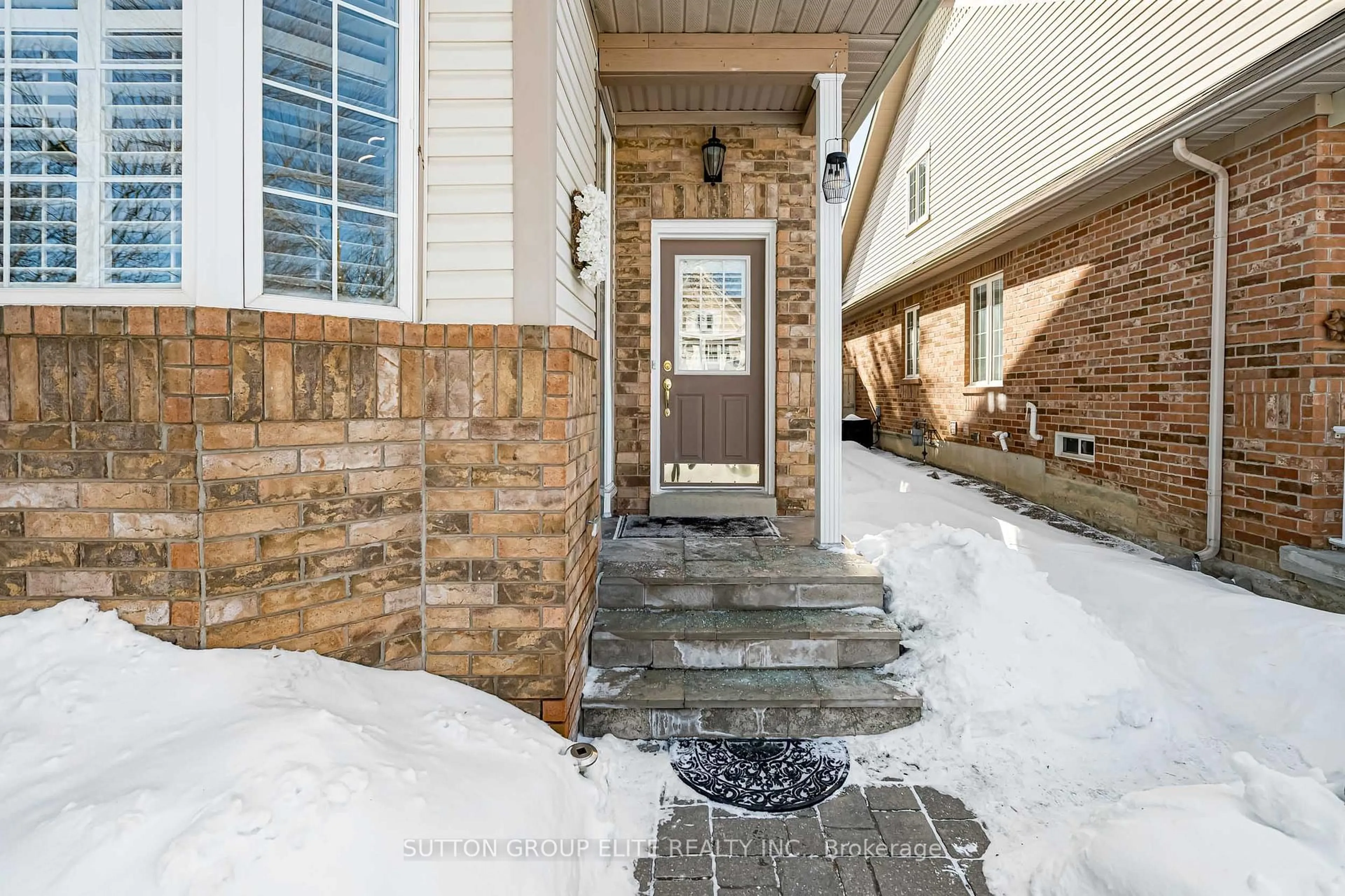 Indoor entryway for 63 Ochalski Rd, Aurora Ontario L4G 7J3