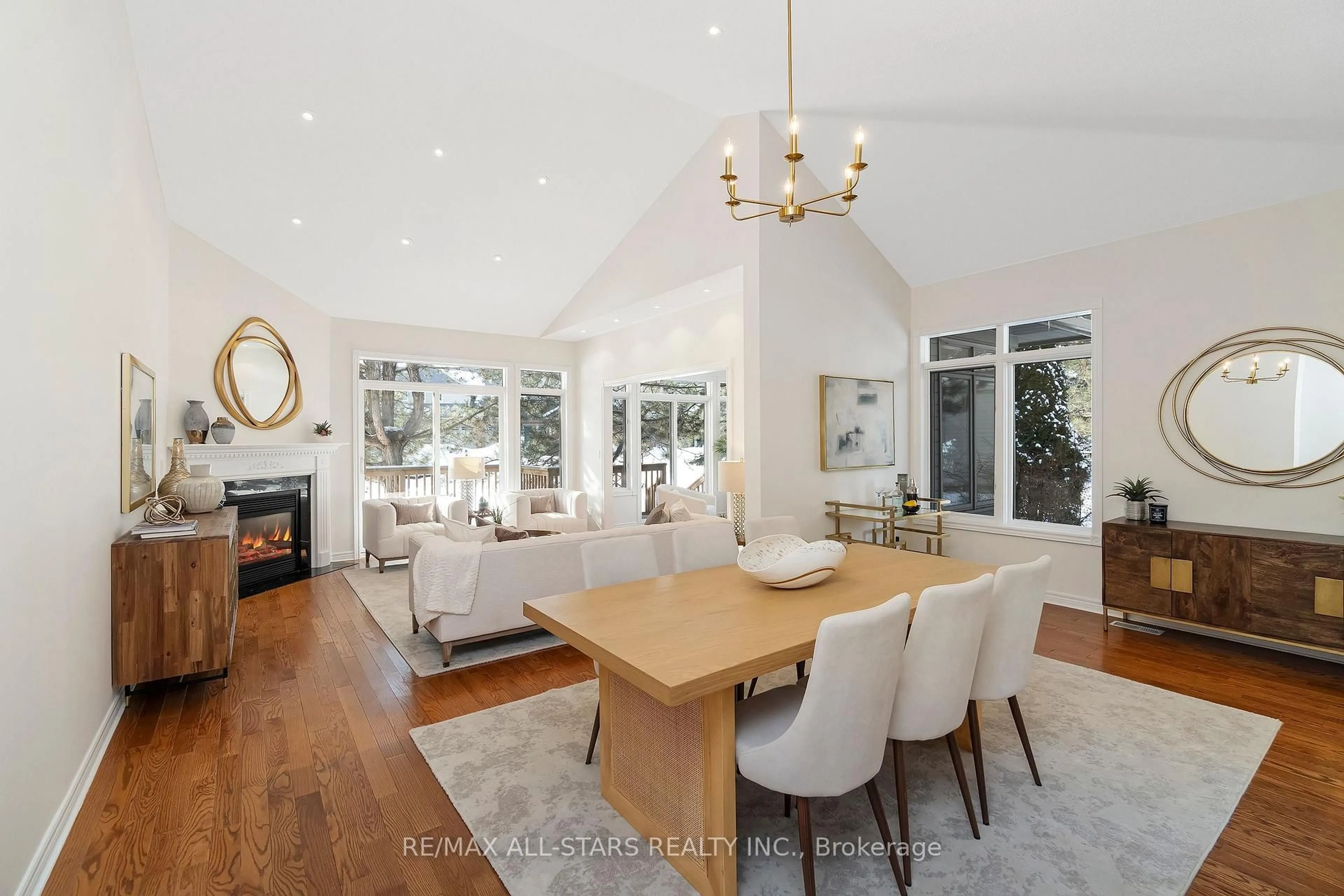 Dining room, wood/laminate floor for 18 Pinehurst Club Way, Markham Ontario L6E 1B5