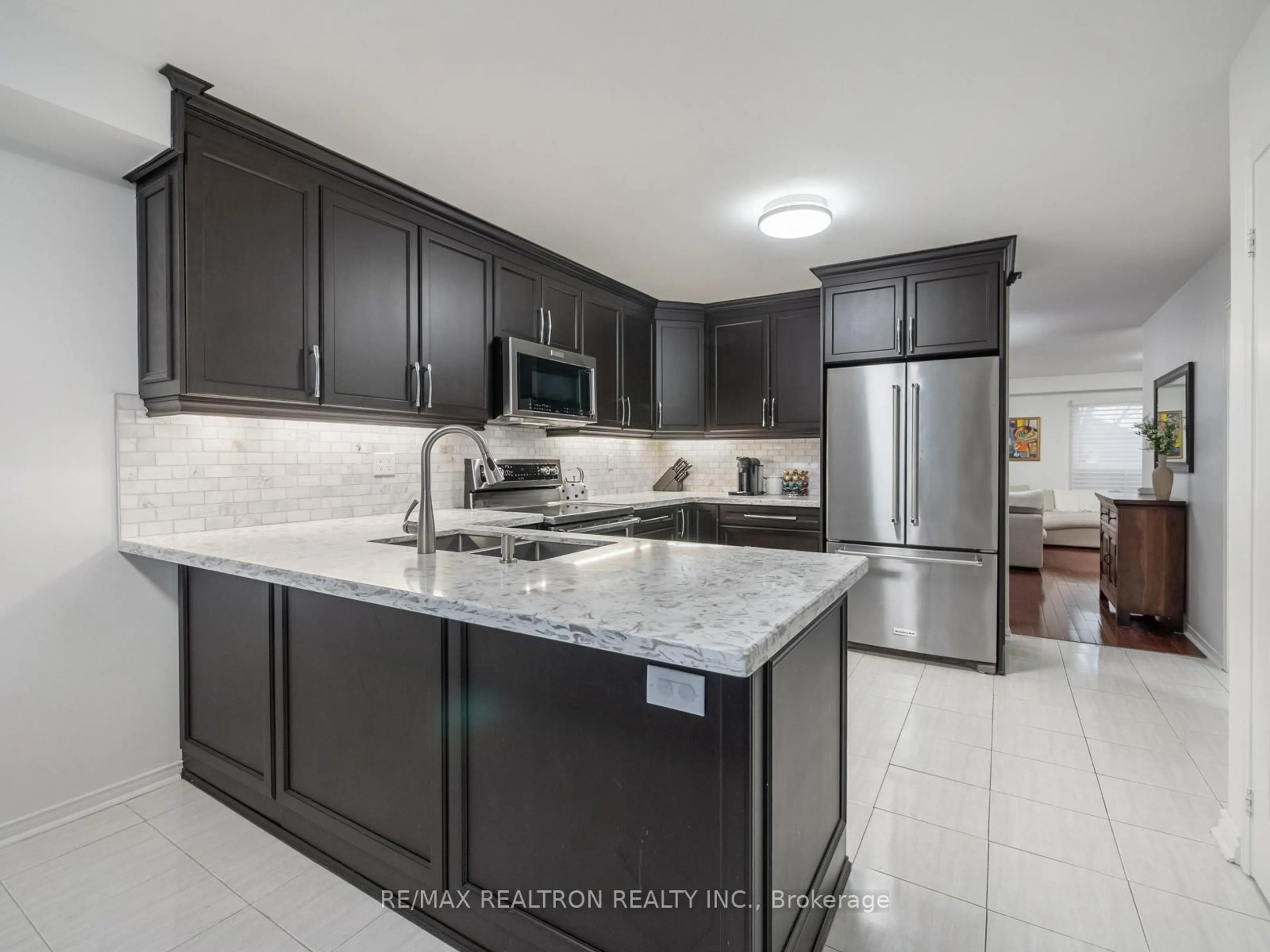 Open concept kitchen, ceramic/tile floor for 114 Leah Cres #39, Vaughan Ontario L4J 8C3