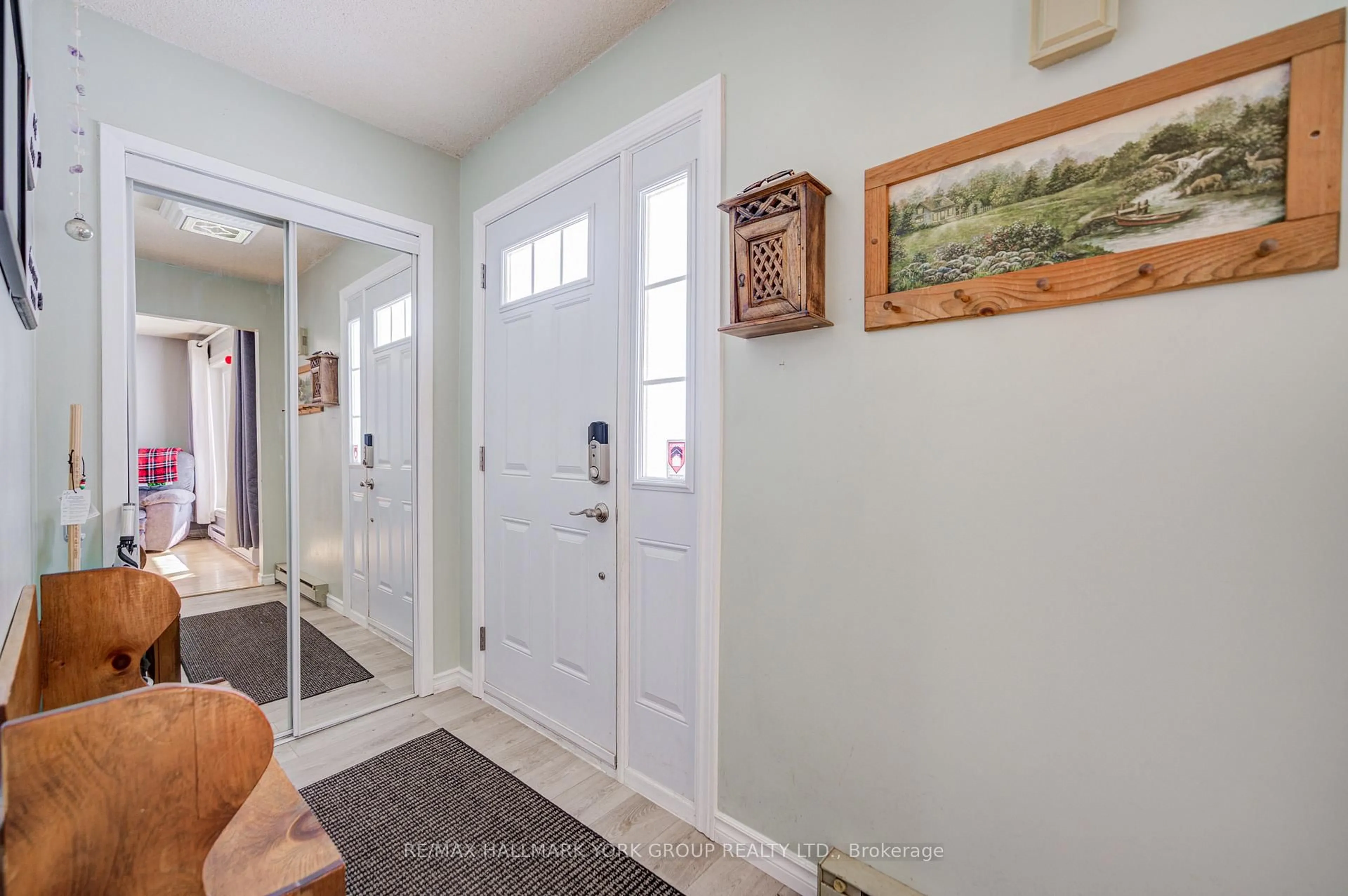 Indoor entryway for 184 Olive St, East Gwillimbury Ontario L9N 1M3