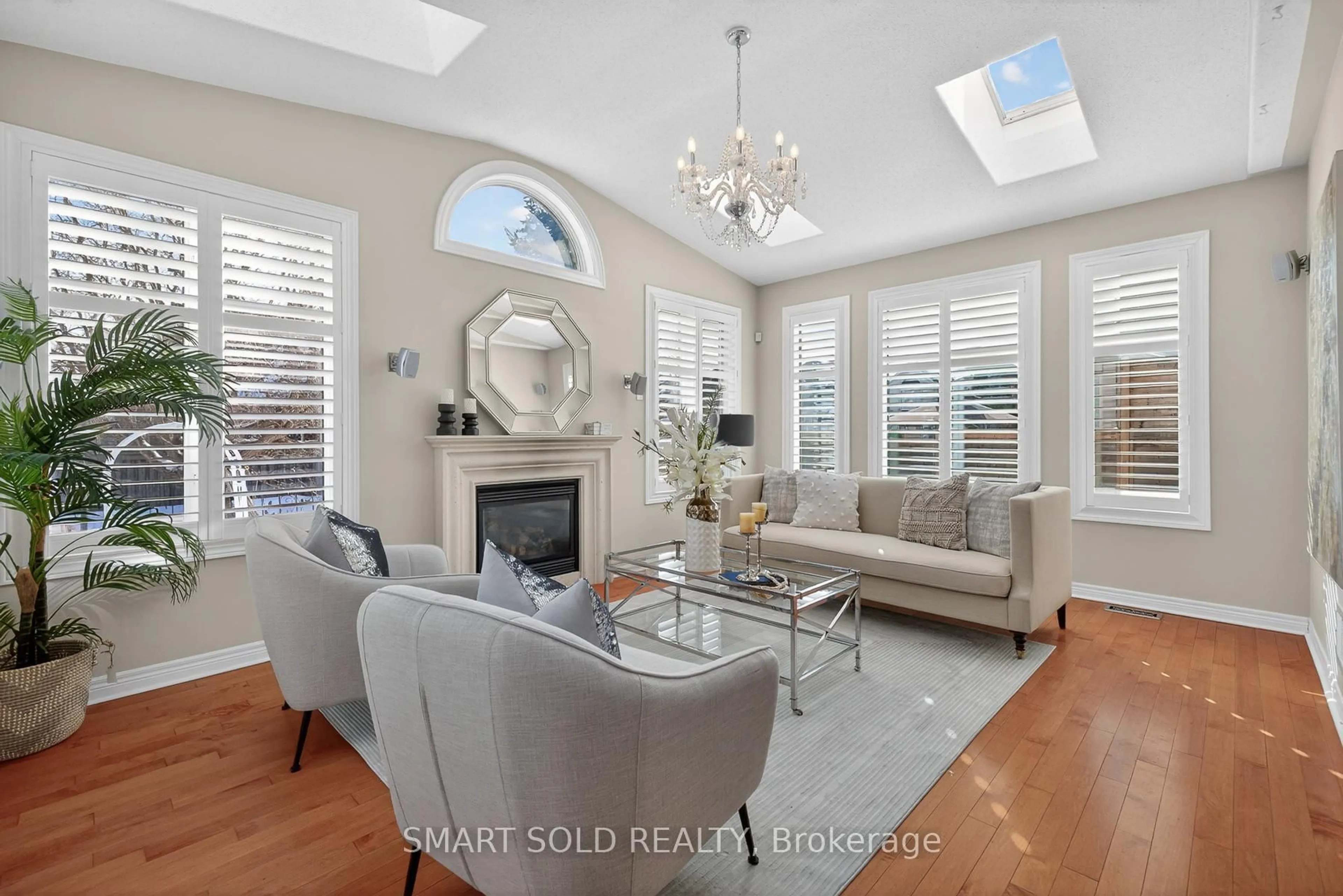 Living room with furniture, unknown for 35 Routledge Dr, Richmond Hill Ontario L4E 0C4