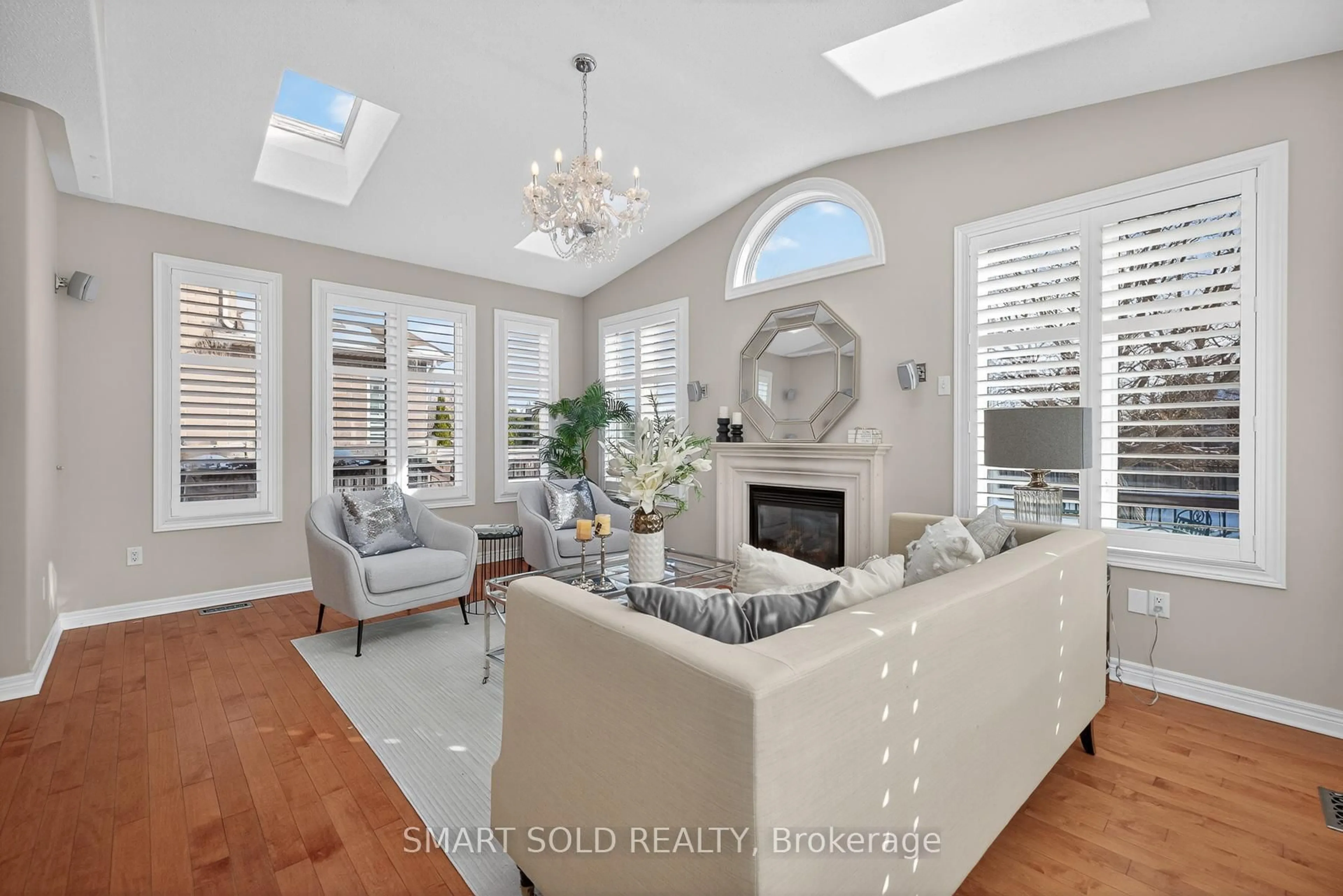 Living room with furniture, unknown for 35 Routledge Dr, Richmond Hill Ontario L4E 0C4