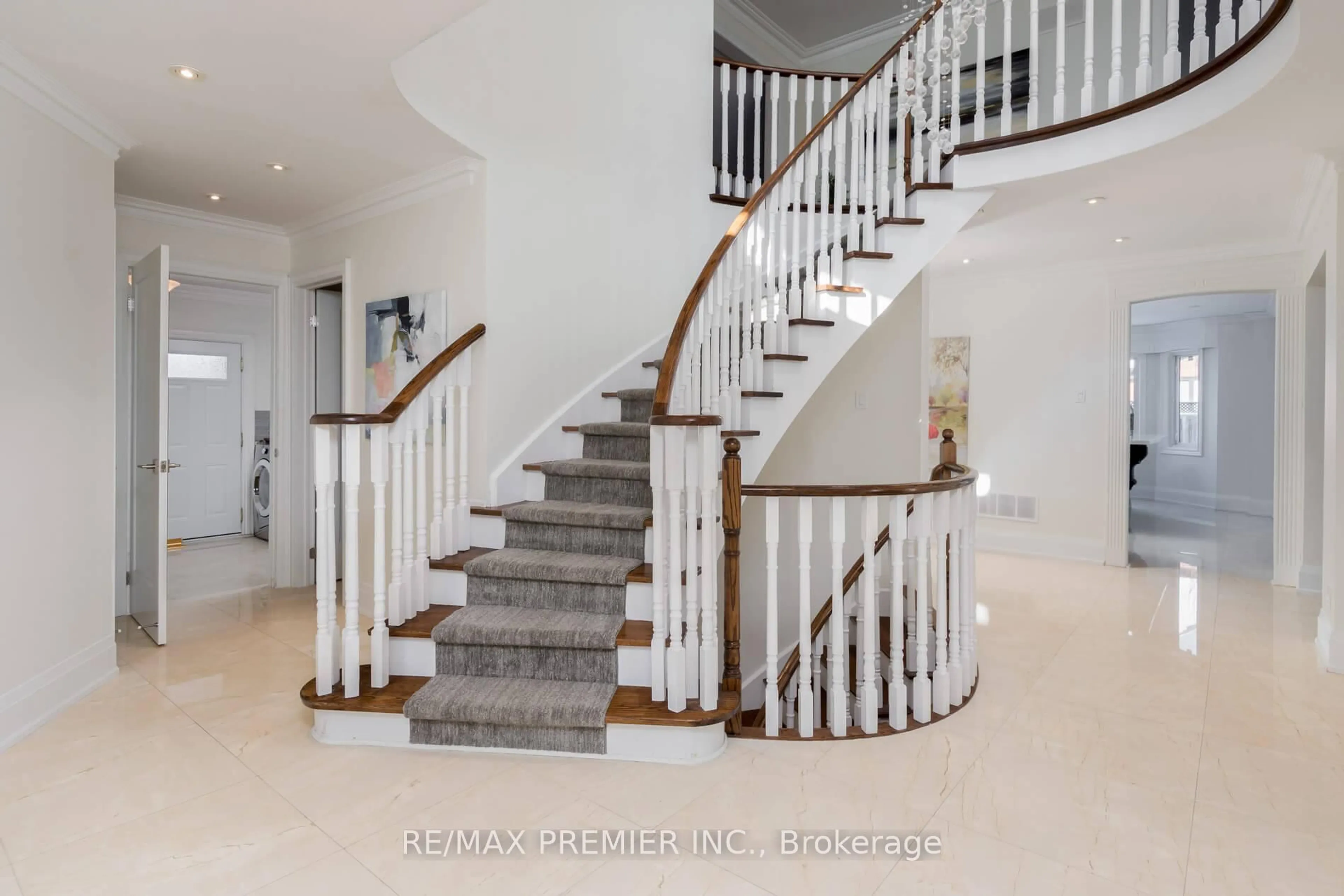 Stairs for 101 Woodgreen Dr, Vaughan Ontario L4L 3S2
