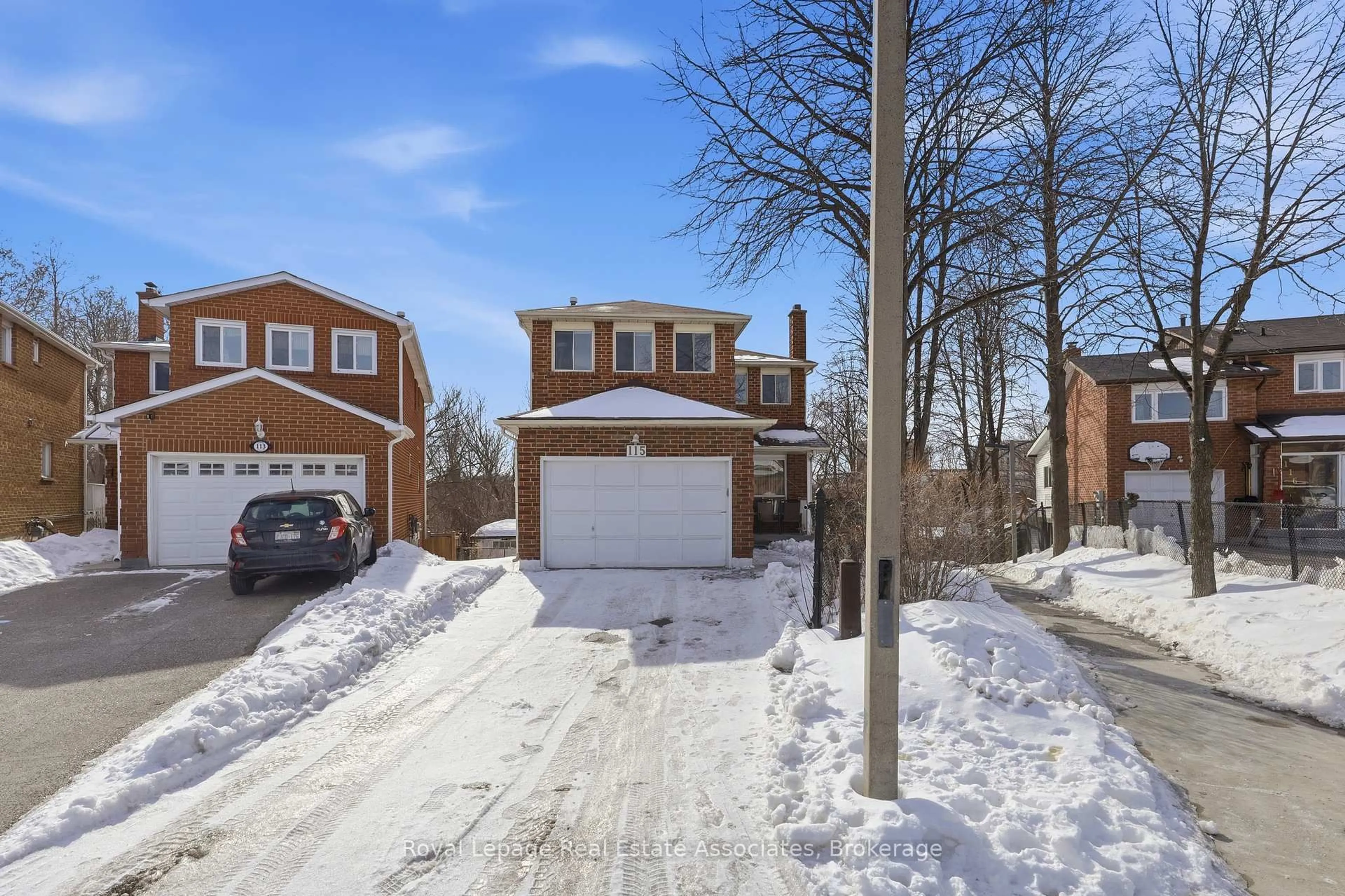 A pic from outside/outdoor area/front of a property/back of a property/a pic from drone, street for 115 Coles Ave, Vaughan Ontario L4L 1L8