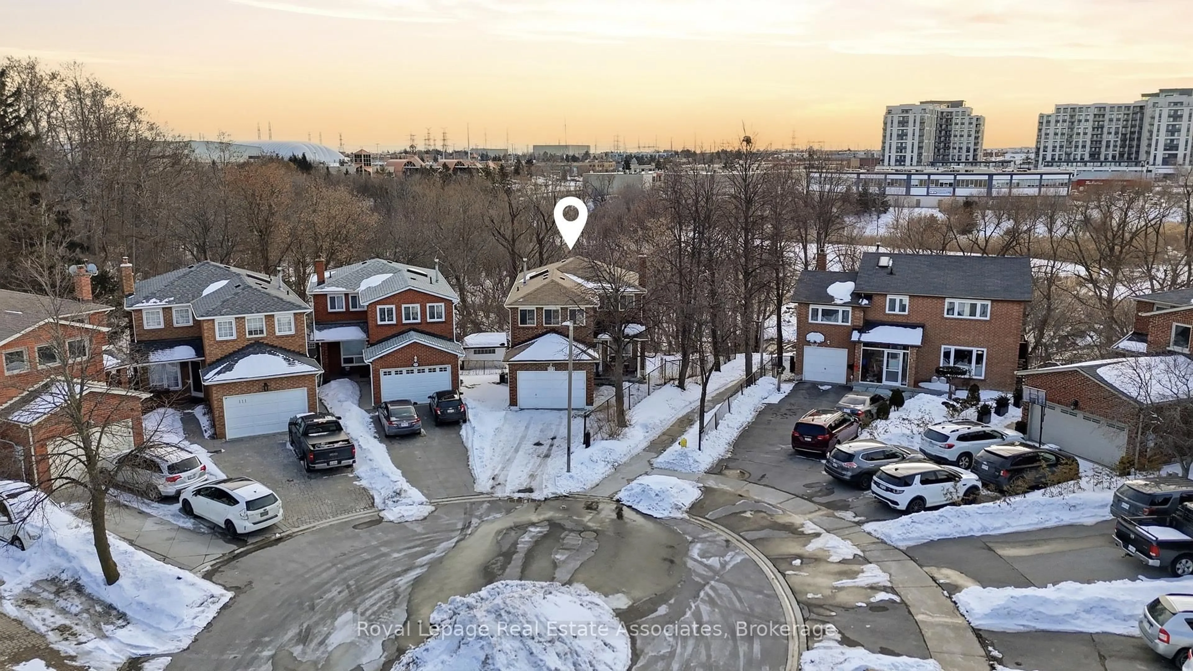 A pic from outside/outdoor area/front of a property/back of a property/a pic from drone, city buildings view from balcony for 115 Coles Ave, Vaughan Ontario L4L 1L8
