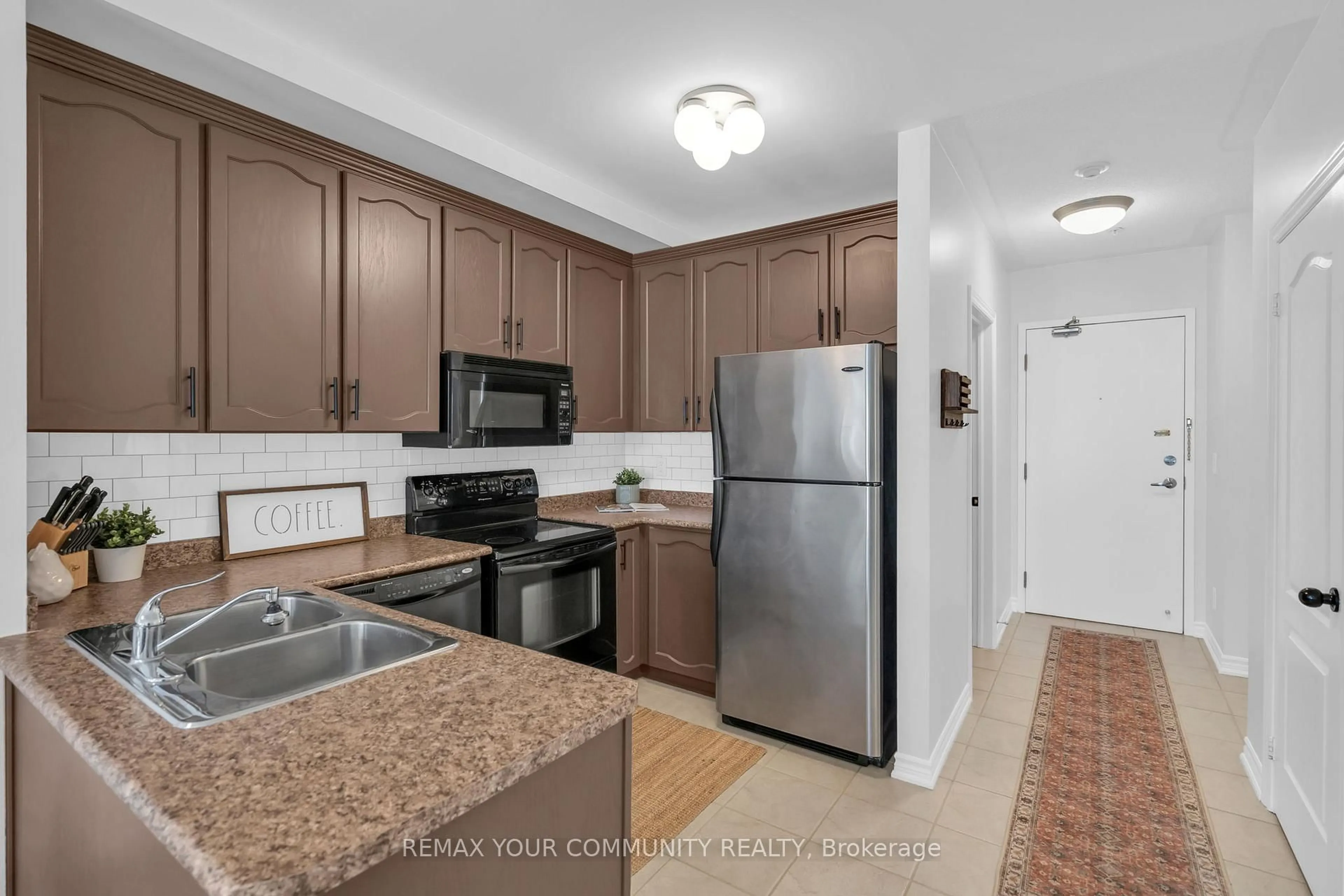 Standard kitchen, unknown for 112 Simcoe Rd #413, Bradford West Gwillimbury Ontario L3Z 1Y2