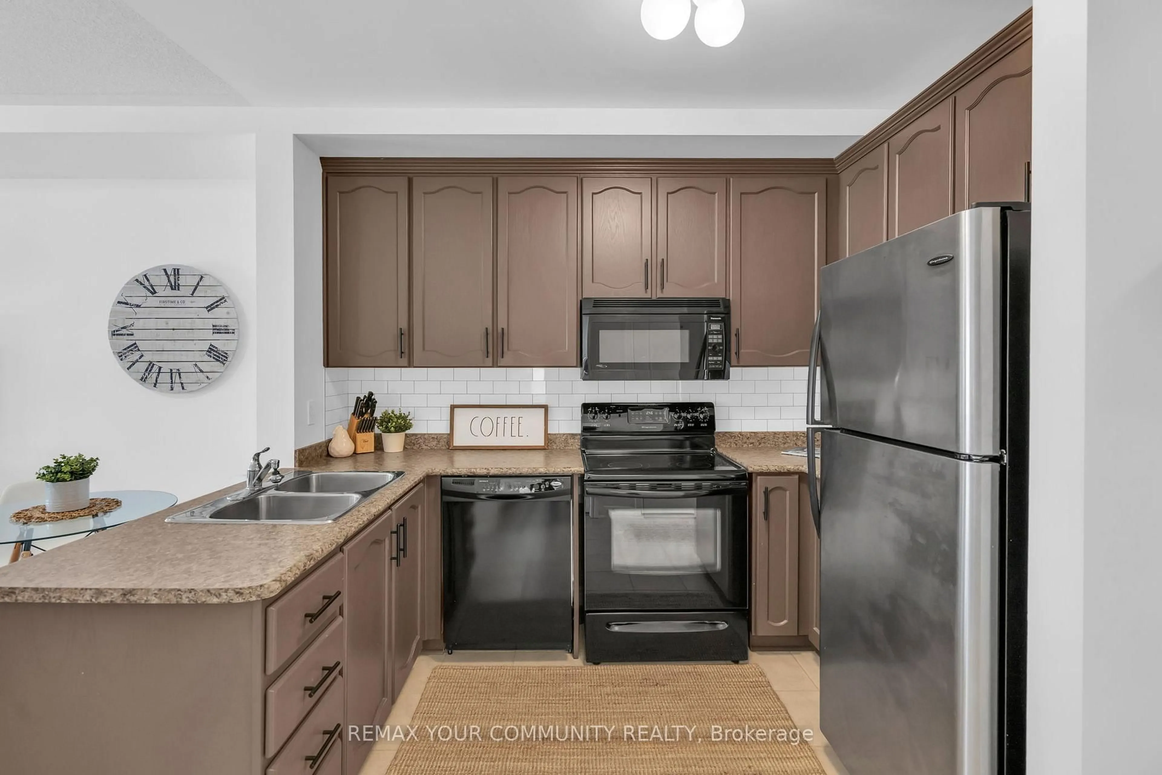 Standard kitchen, unknown for 112 Simcoe Rd #413, Bradford West Gwillimbury Ontario L3Z 1Y2