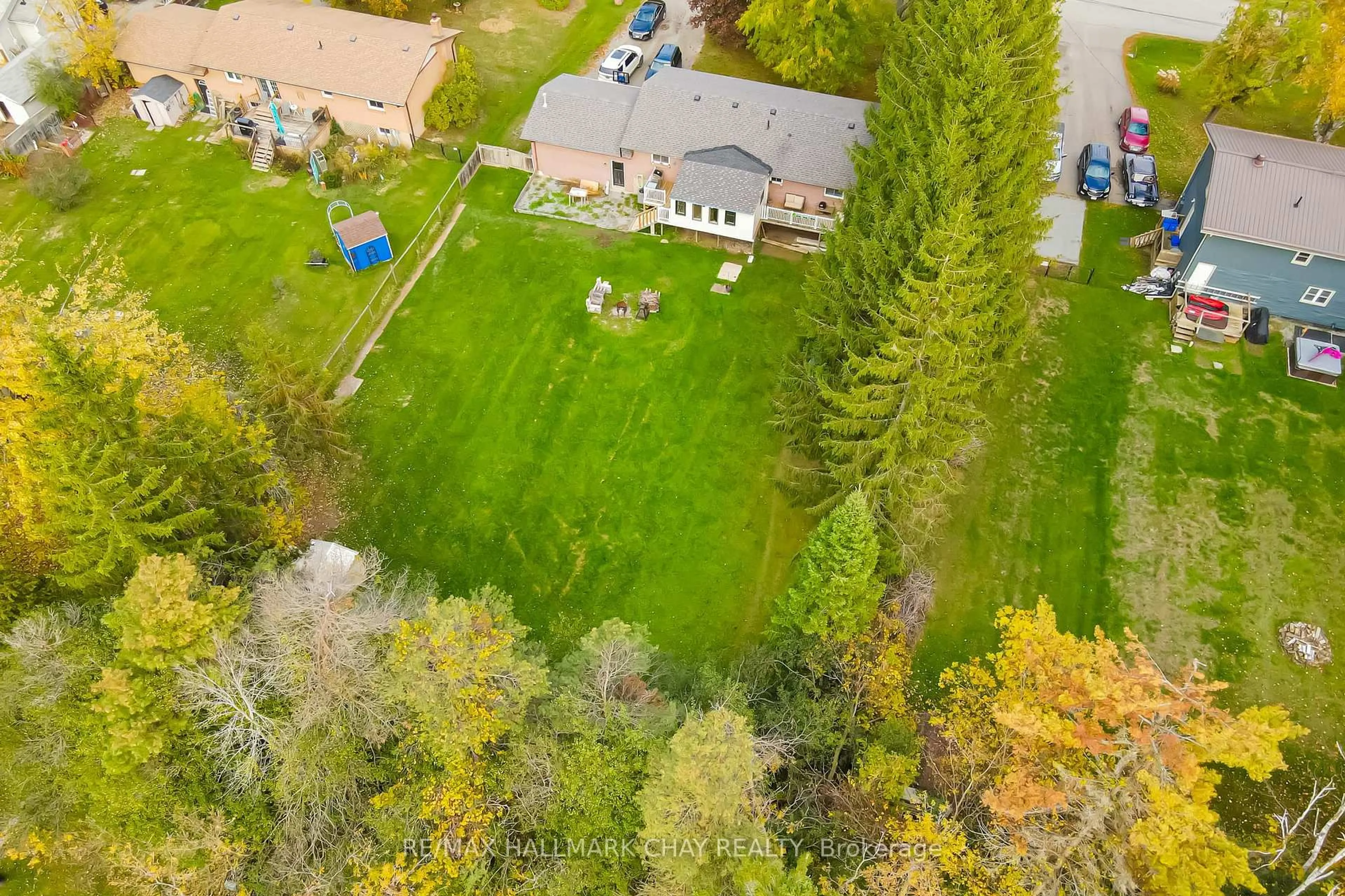 A pic from outside/outdoor area/front of a property/back of a property/a pic from drone, unknown for 20 Howard Ave, Brock Ontario L0K 1A0