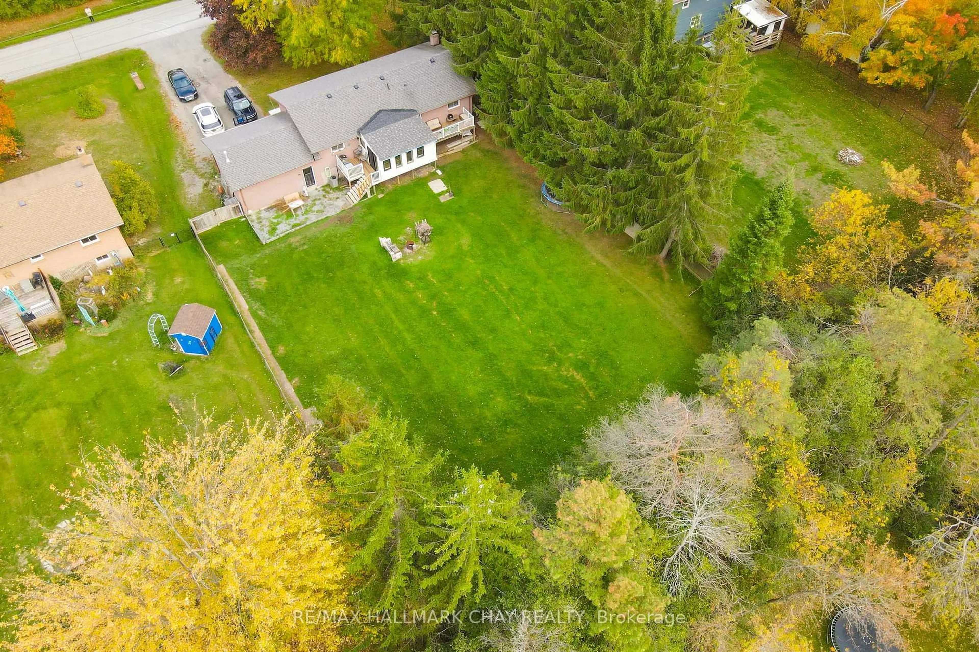 A pic from outside/outdoor area/front of a property/back of a property/a pic from drone, unknown for 20 Howard Ave, Brock Ontario L0K 1A0