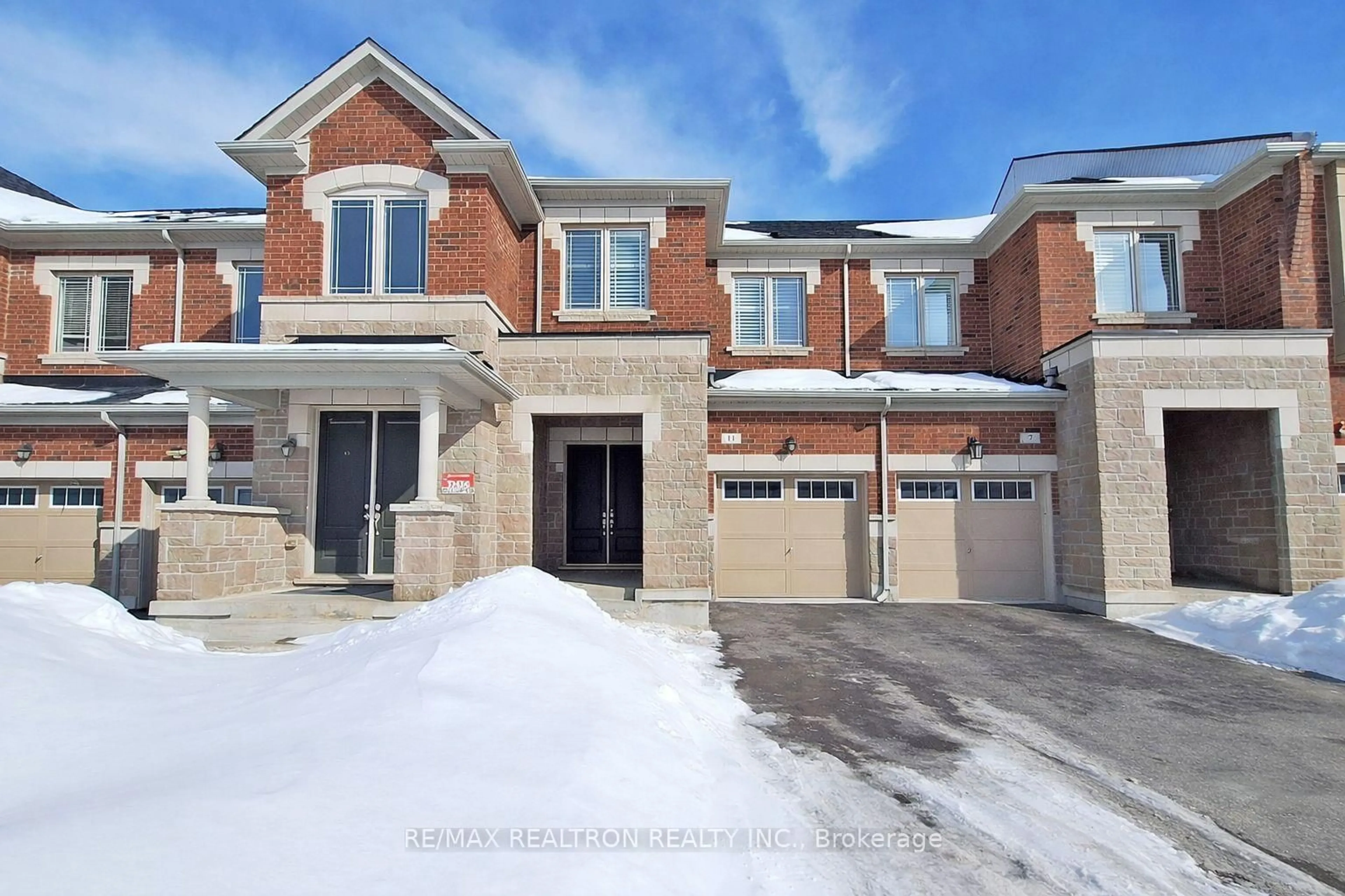 Home with brick exterior material, street for 11 Durblee Ave, Aurora Ontario L4G 0Z8