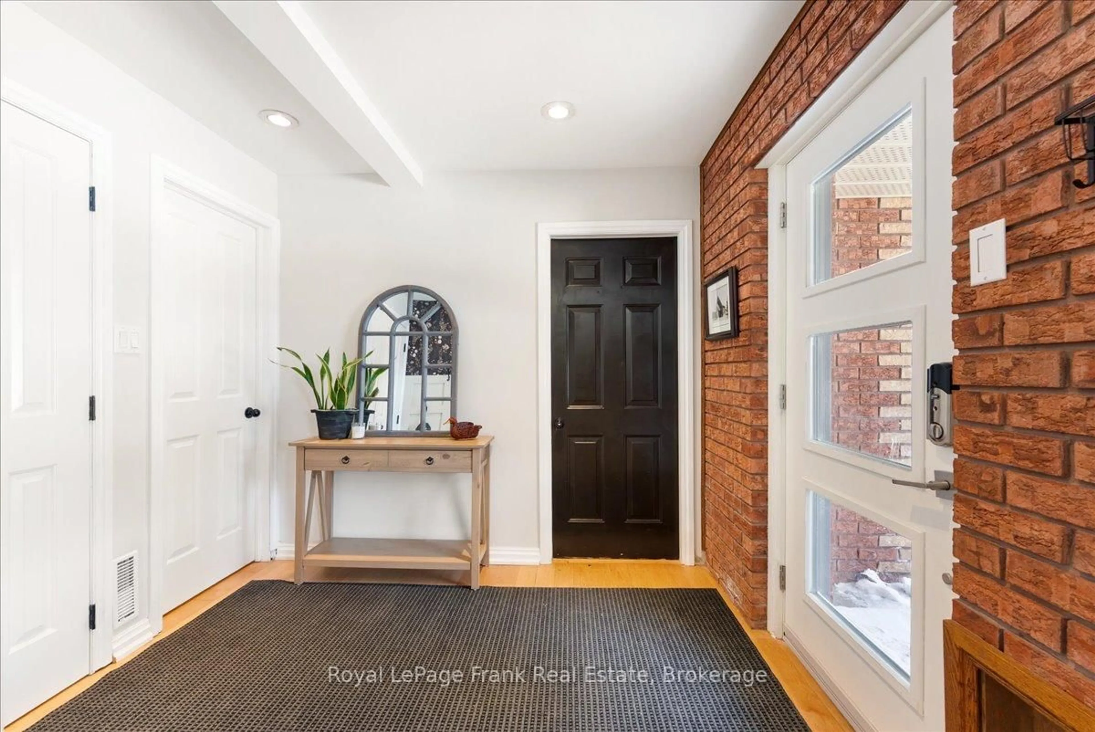 Indoor entryway for 9062 Concession Road 4, Uxbridge Ontario L0C 1E0