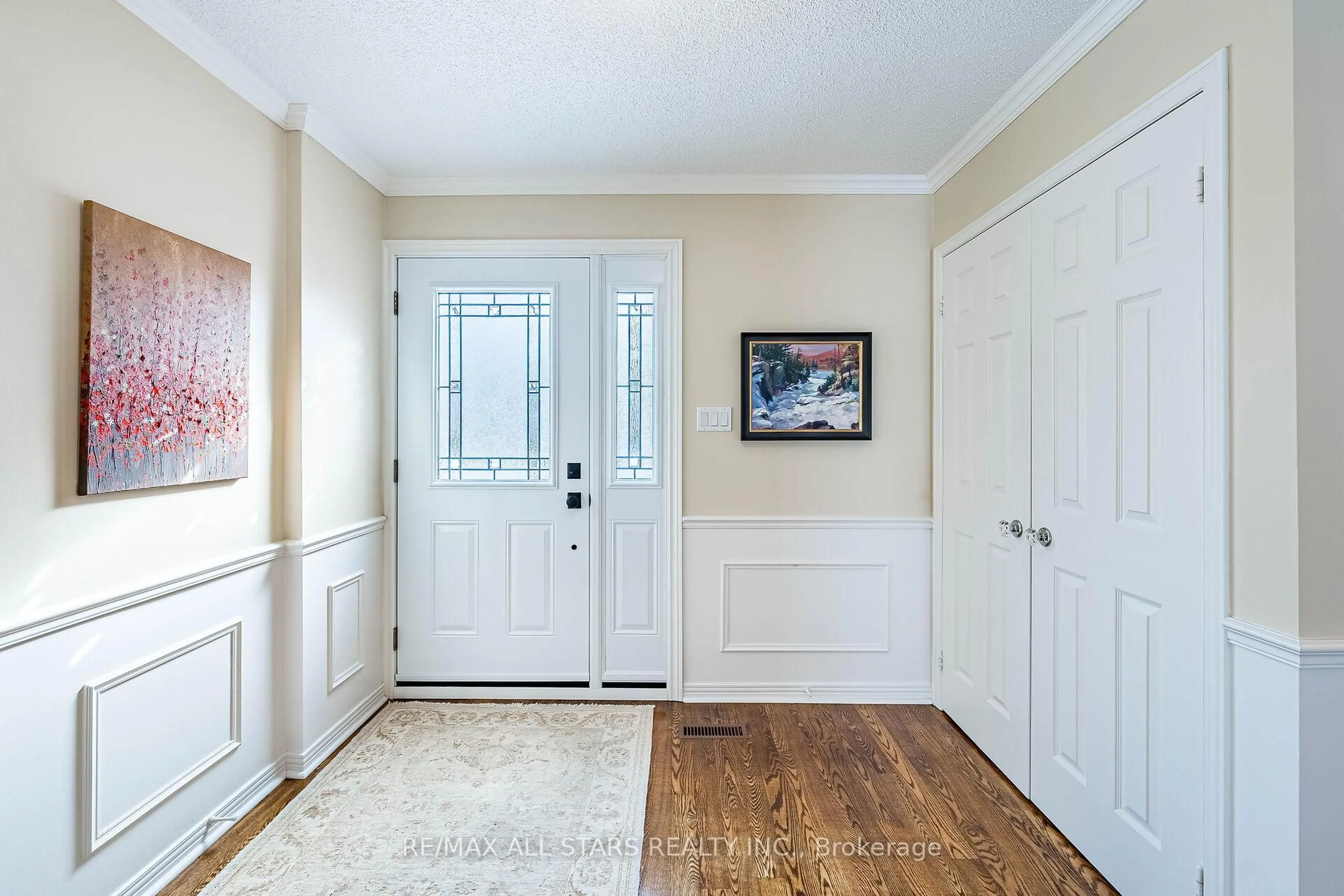 Indoor entryway for 24 Ferndell Circ, Markham Ontario L3R 3Y8