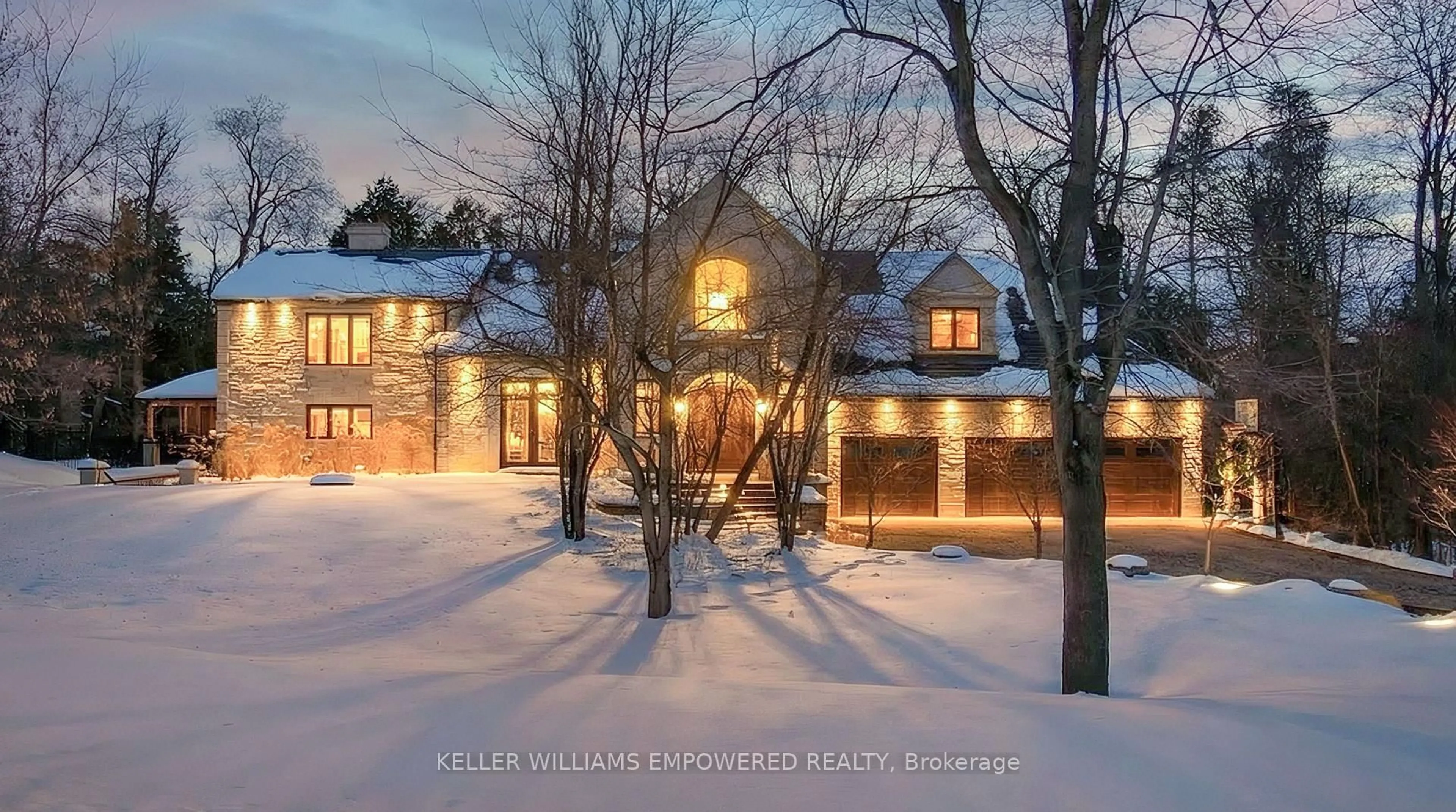 Indoor foyer for 43 Woodland Acres Cres, Vaughan Ontario L6A 1G1