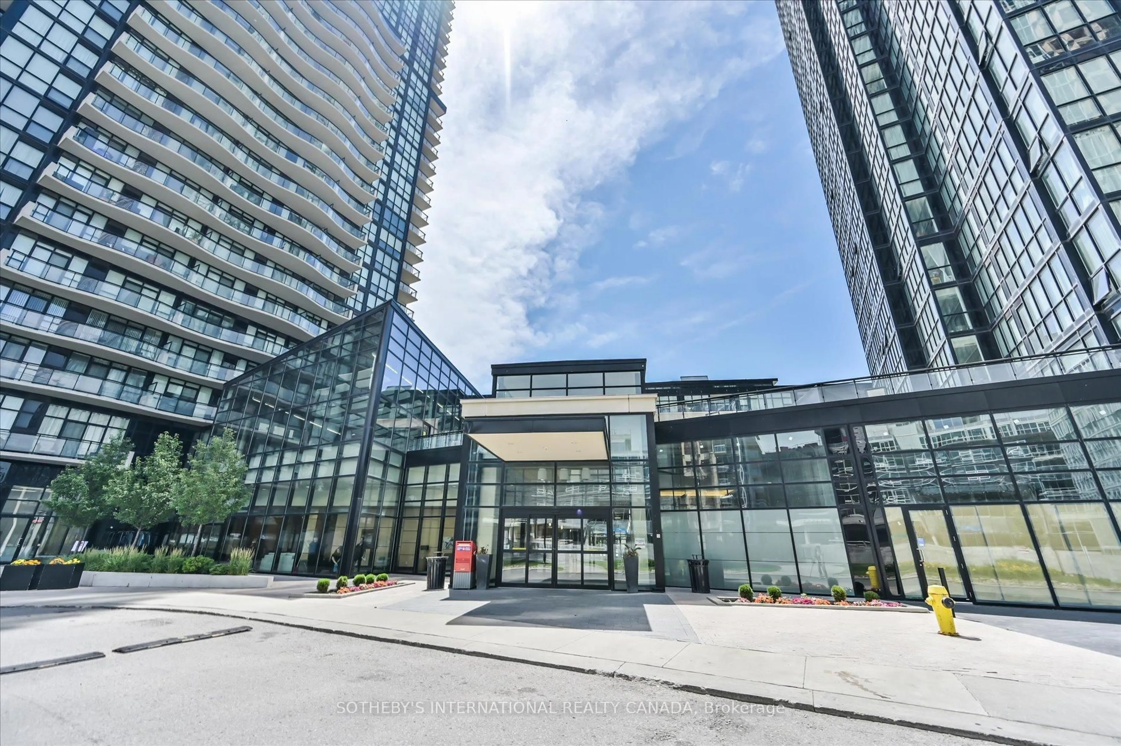Indoor foyer for 2910 Highway 7 #3401, Vaughan Ontario L4K 0H8