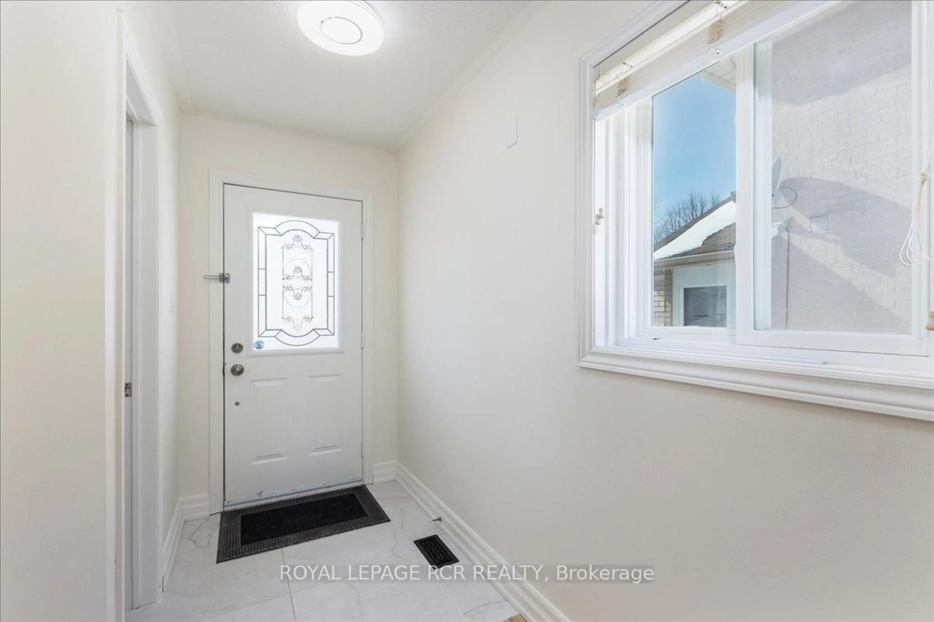 Indoor entryway for 56 Noble Dr, Bradford West Gwillimbury Ontario L3Z 3A8